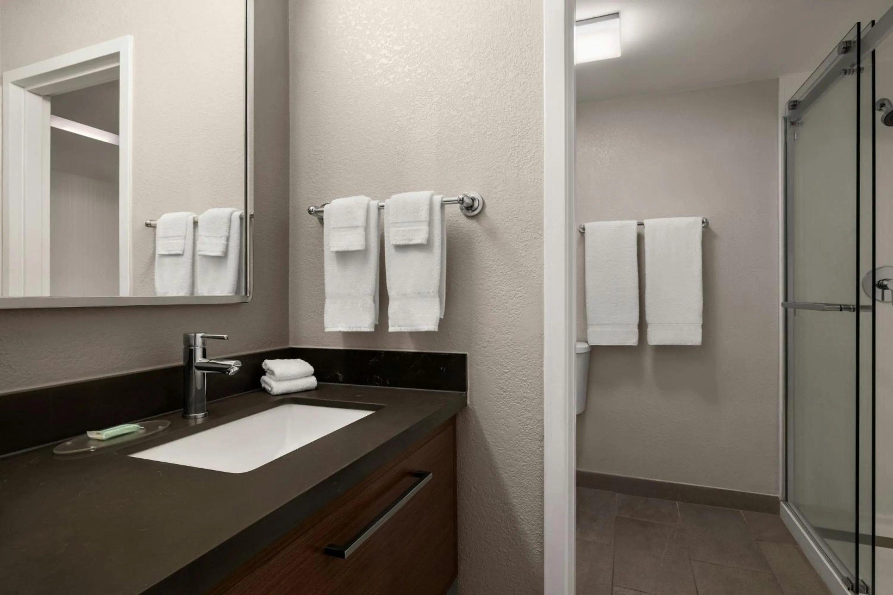 Bathroom in Courtyard by Marriott Atlanta Northlake