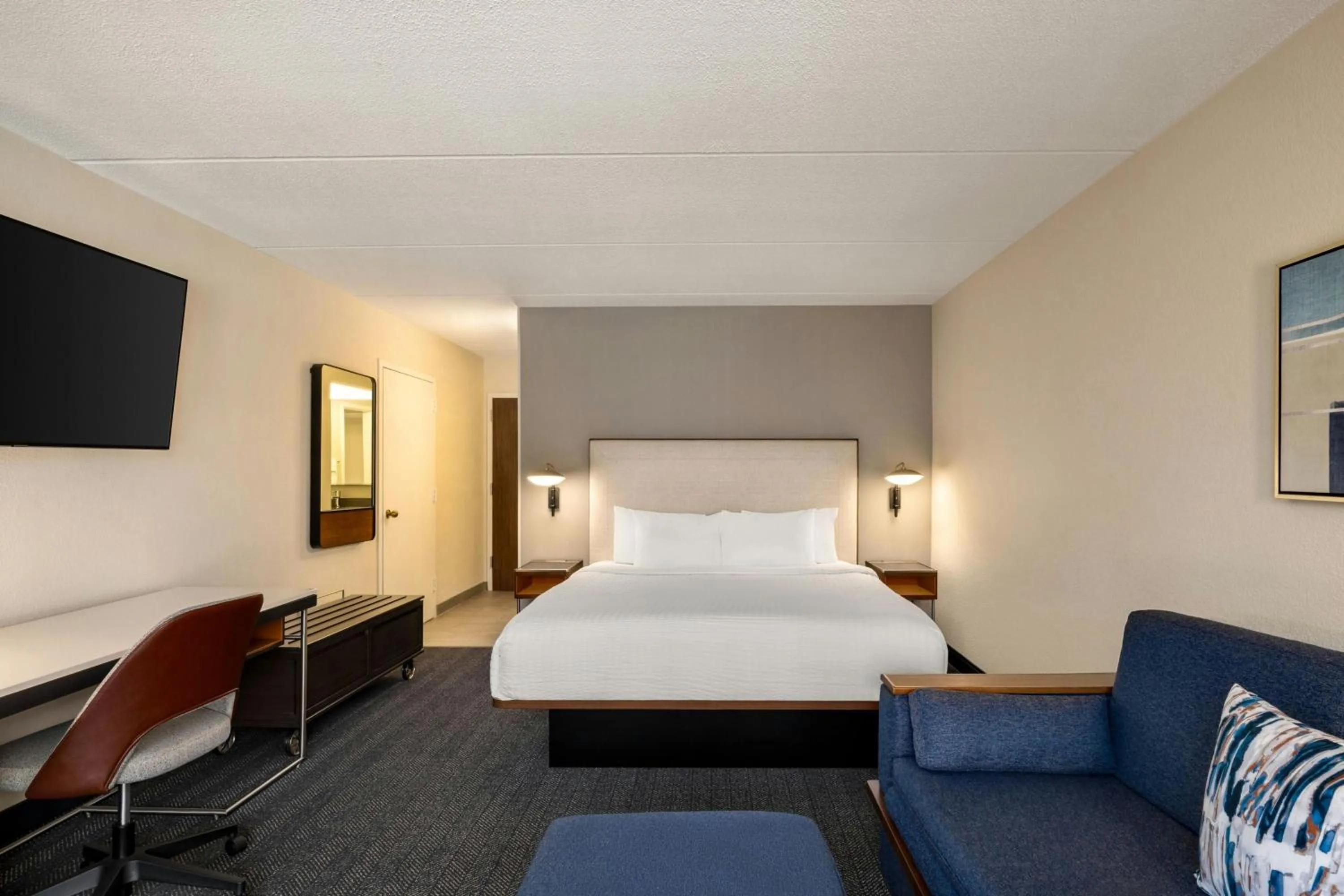 Photo of the whole room, Bed in Courtyard by Marriott Atlanta Northlake