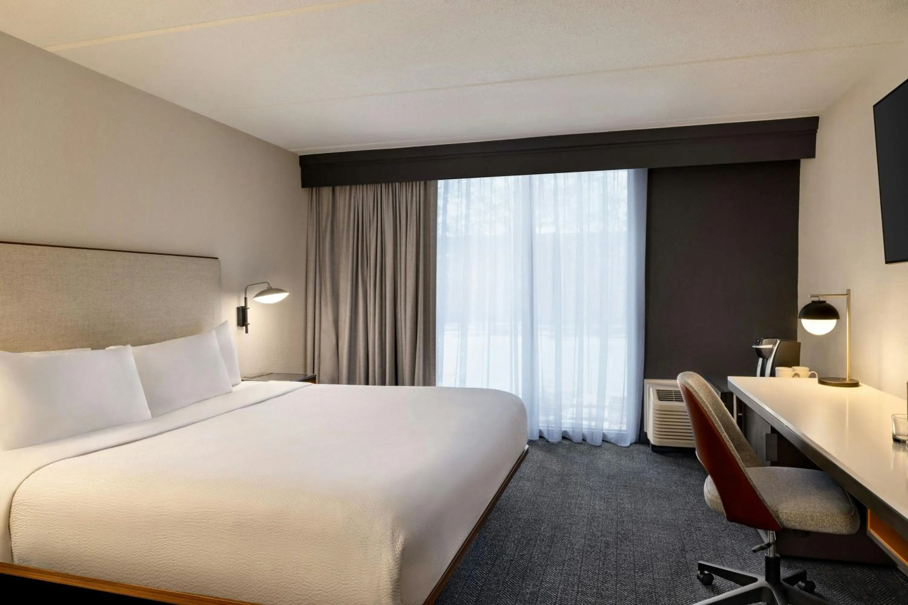 Photo of the whole room, Bed in Courtyard by Marriott Atlanta Northlake