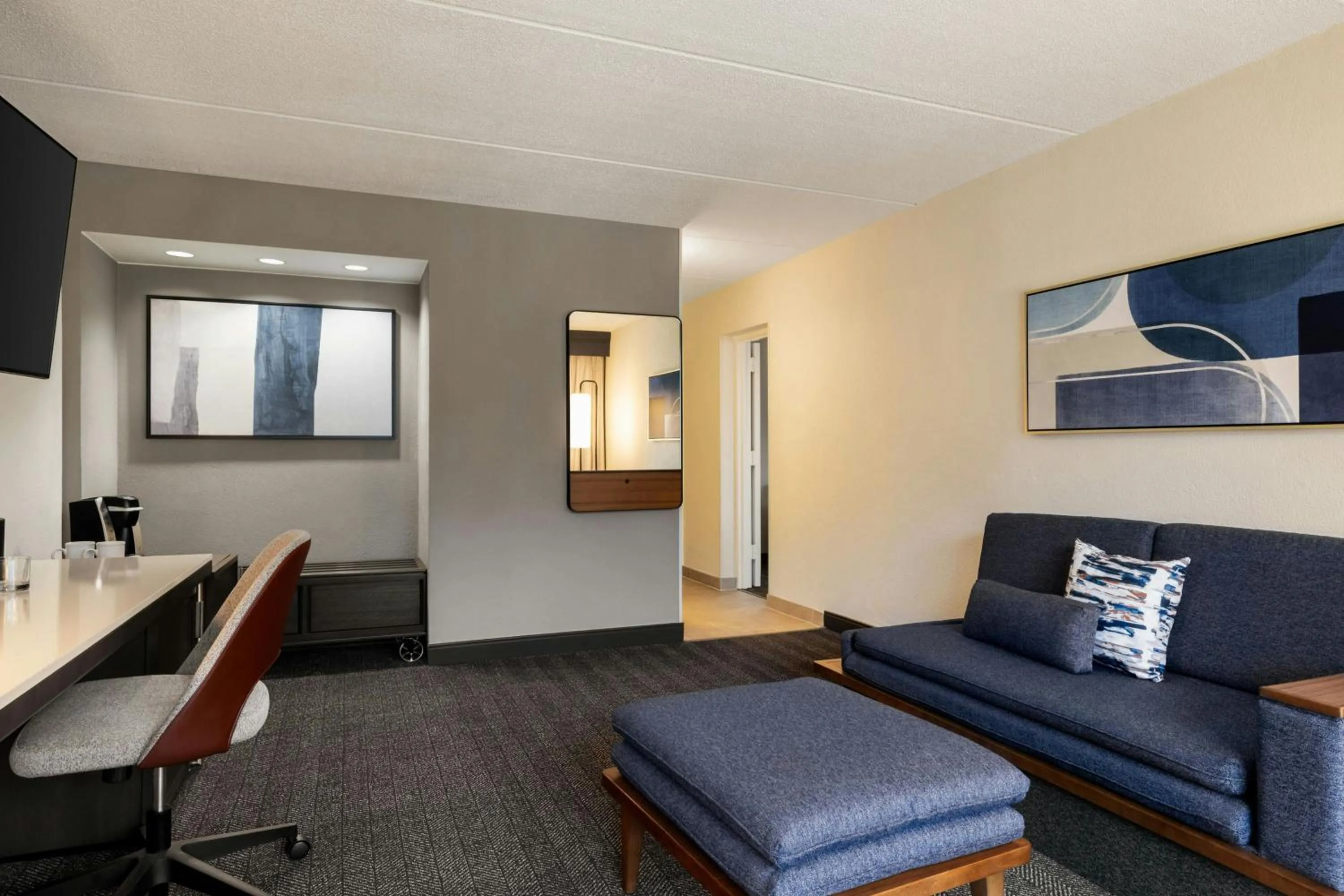 Bedroom in Courtyard by Marriott Atlanta Northlake