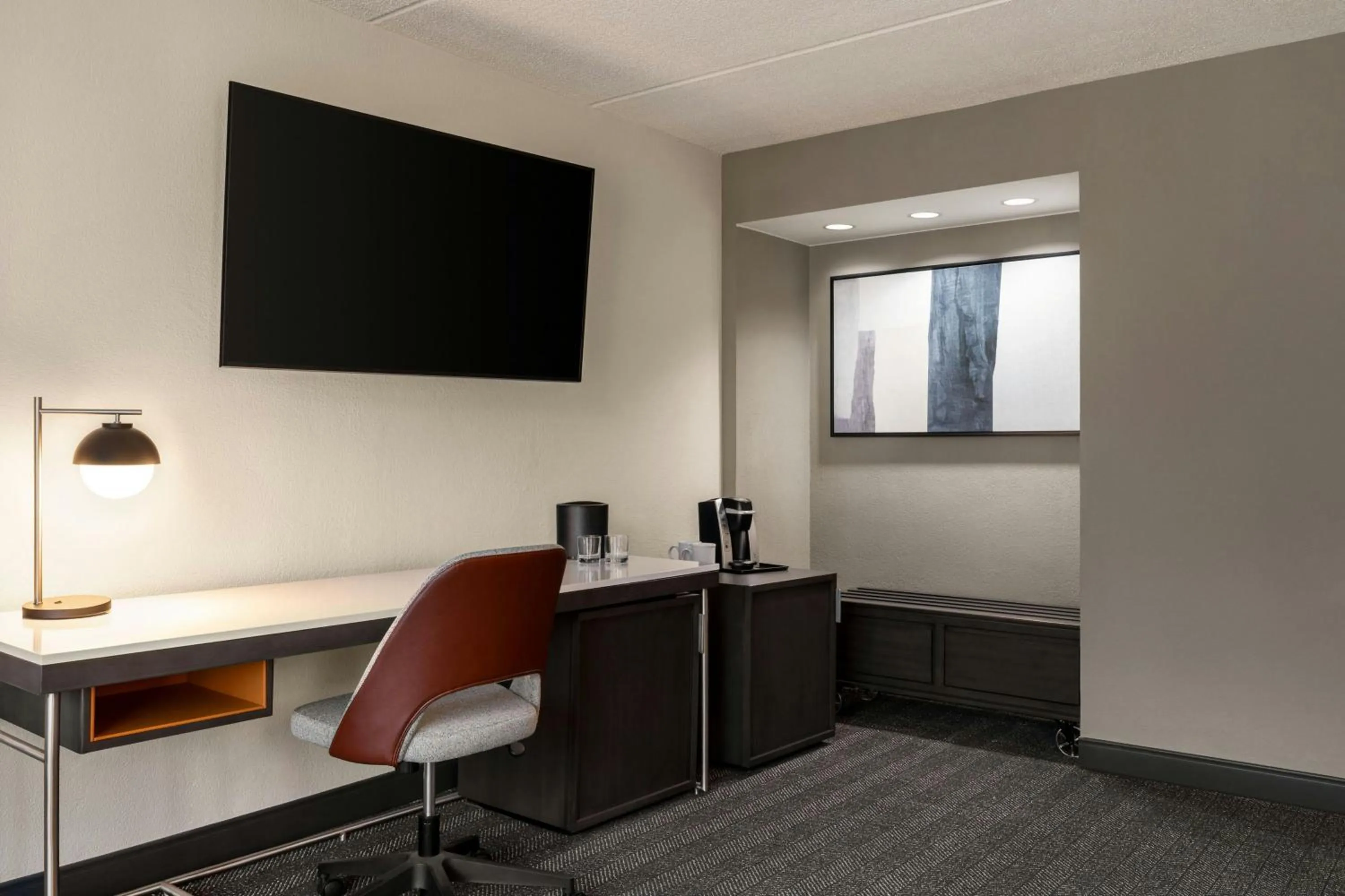 Bedroom in Courtyard by Marriott Atlanta Northlake