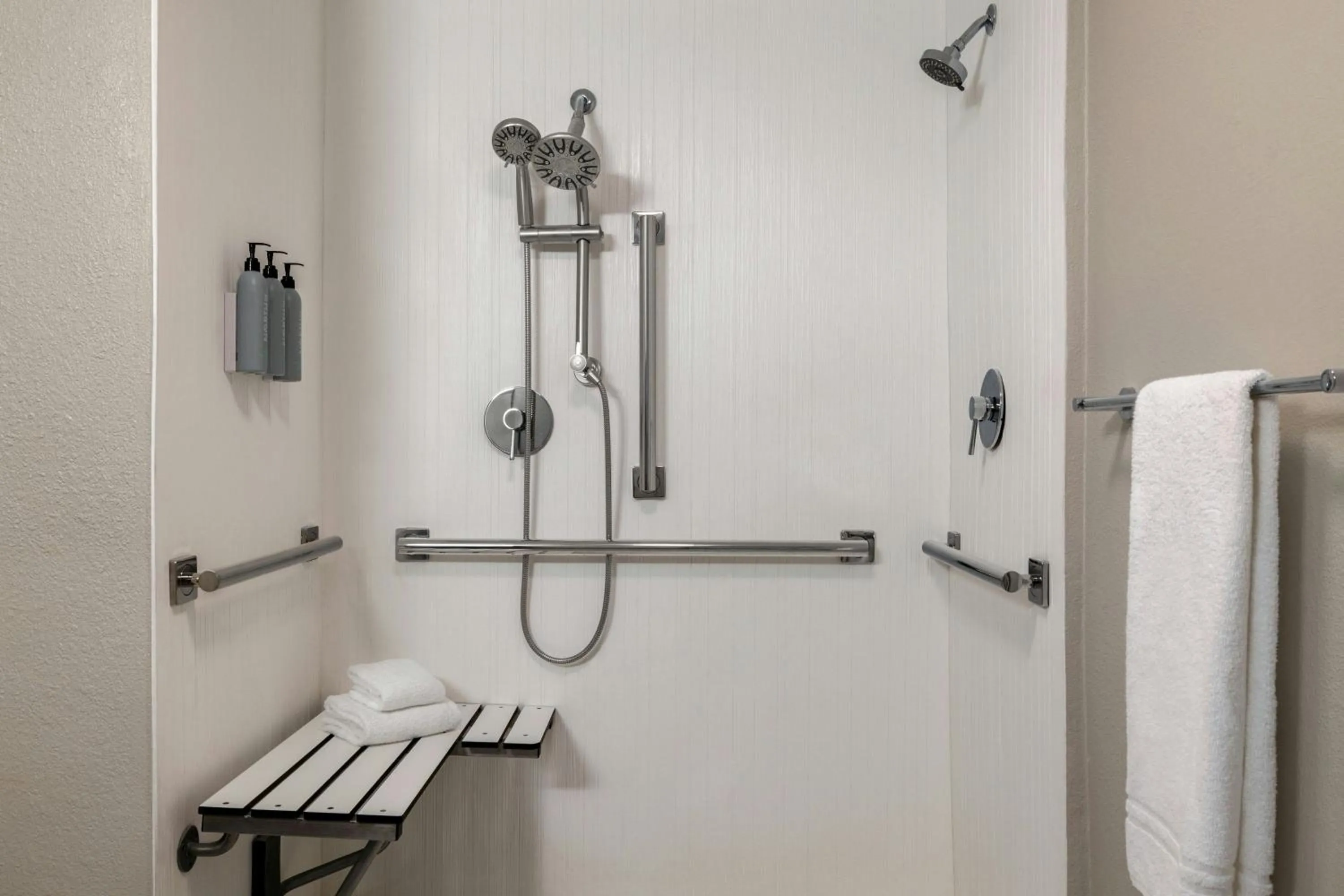 Bathroom in Courtyard by Marriott Atlanta Northlake