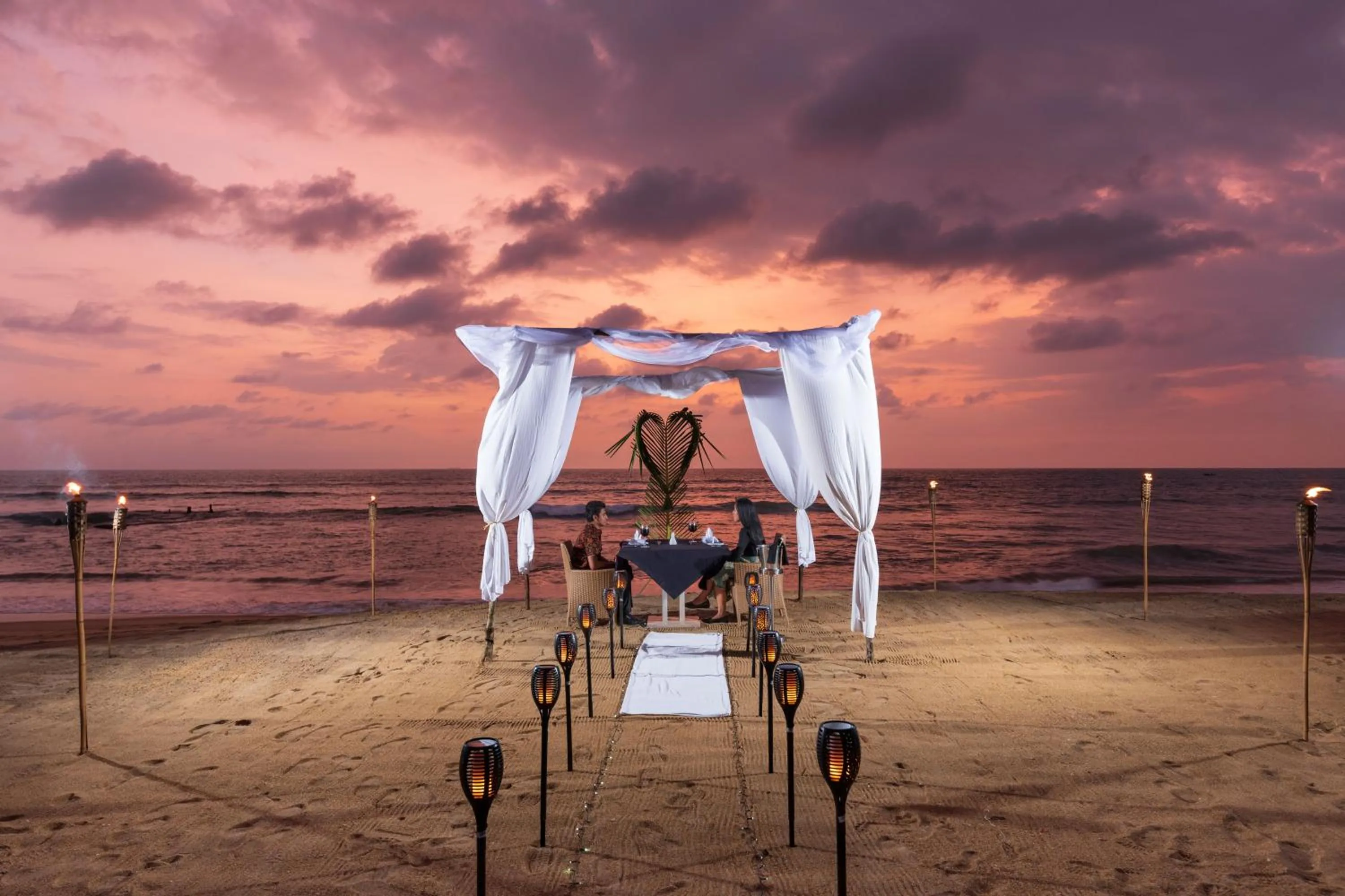 People in Clove Beach Wadduwa