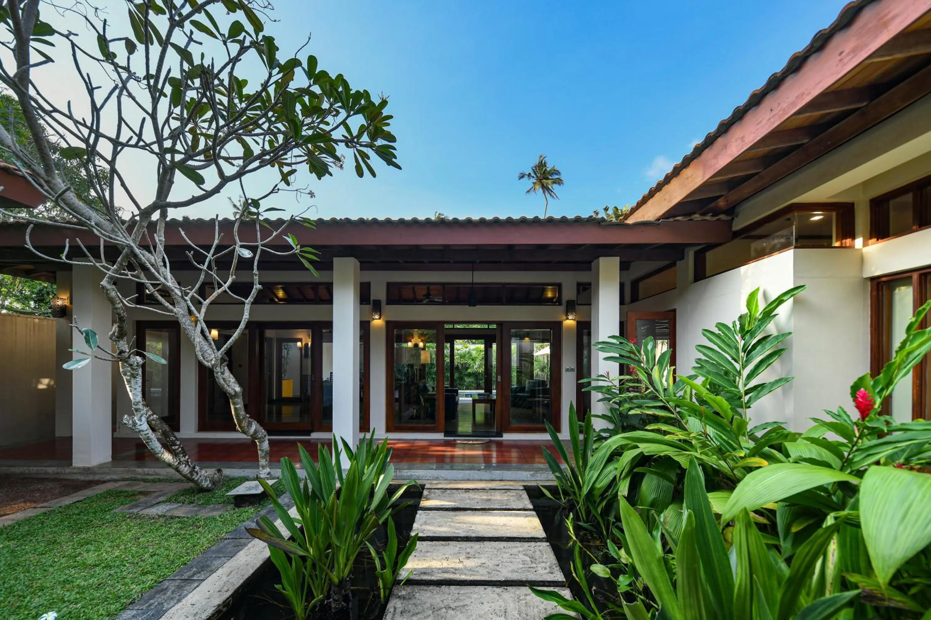 Facade/entrance in Clove Beach Wadduwa