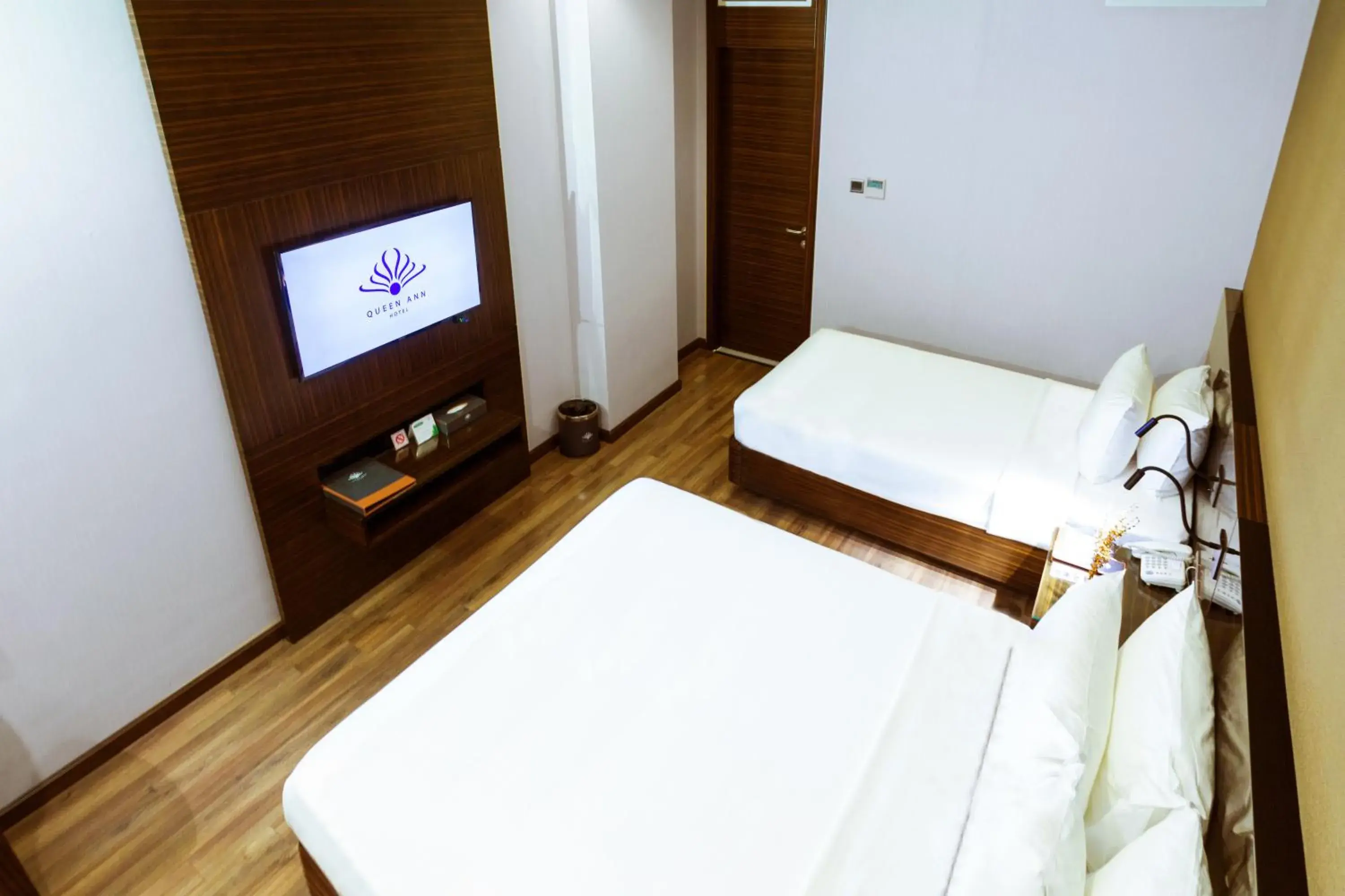 Bed in Queen Ann Hotel Bed in Queen Ann Hotel