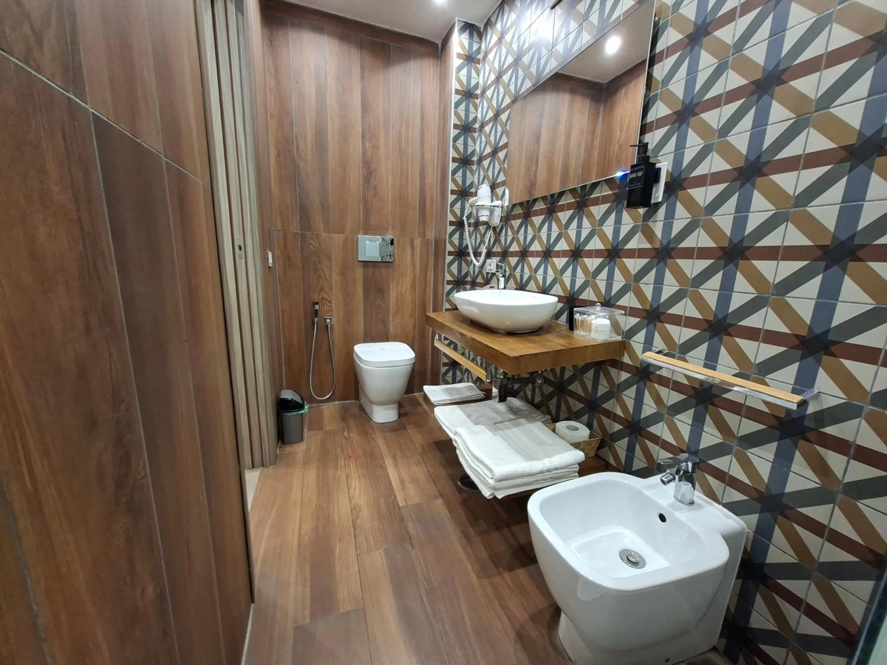 Bathroom in El Corazon de Napoles, Elegante Suite nel Centro Storico di Napoli