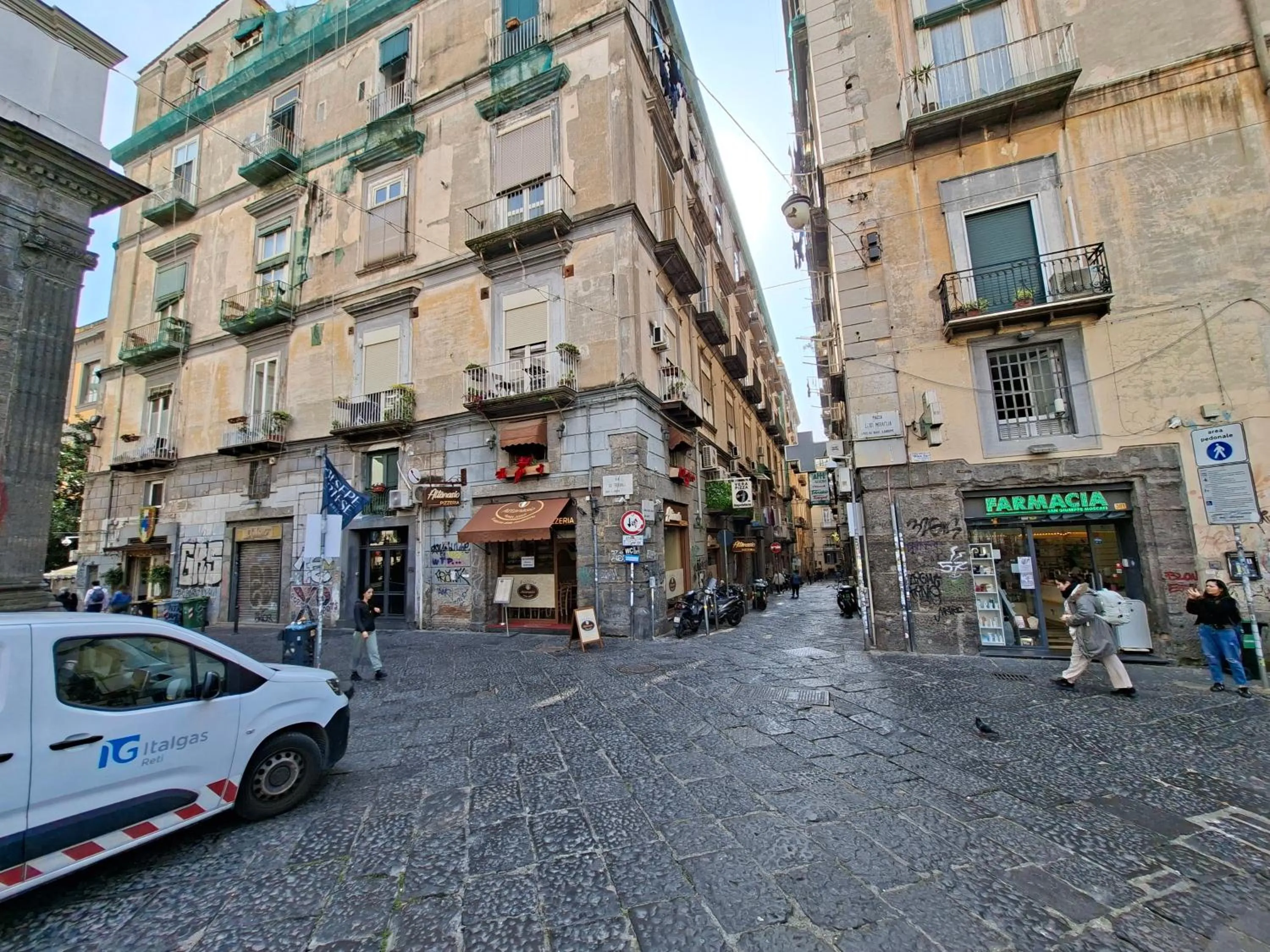 Street view in El Corazon de Napoles, Elegante Suite nel Centro Storico di Napoli