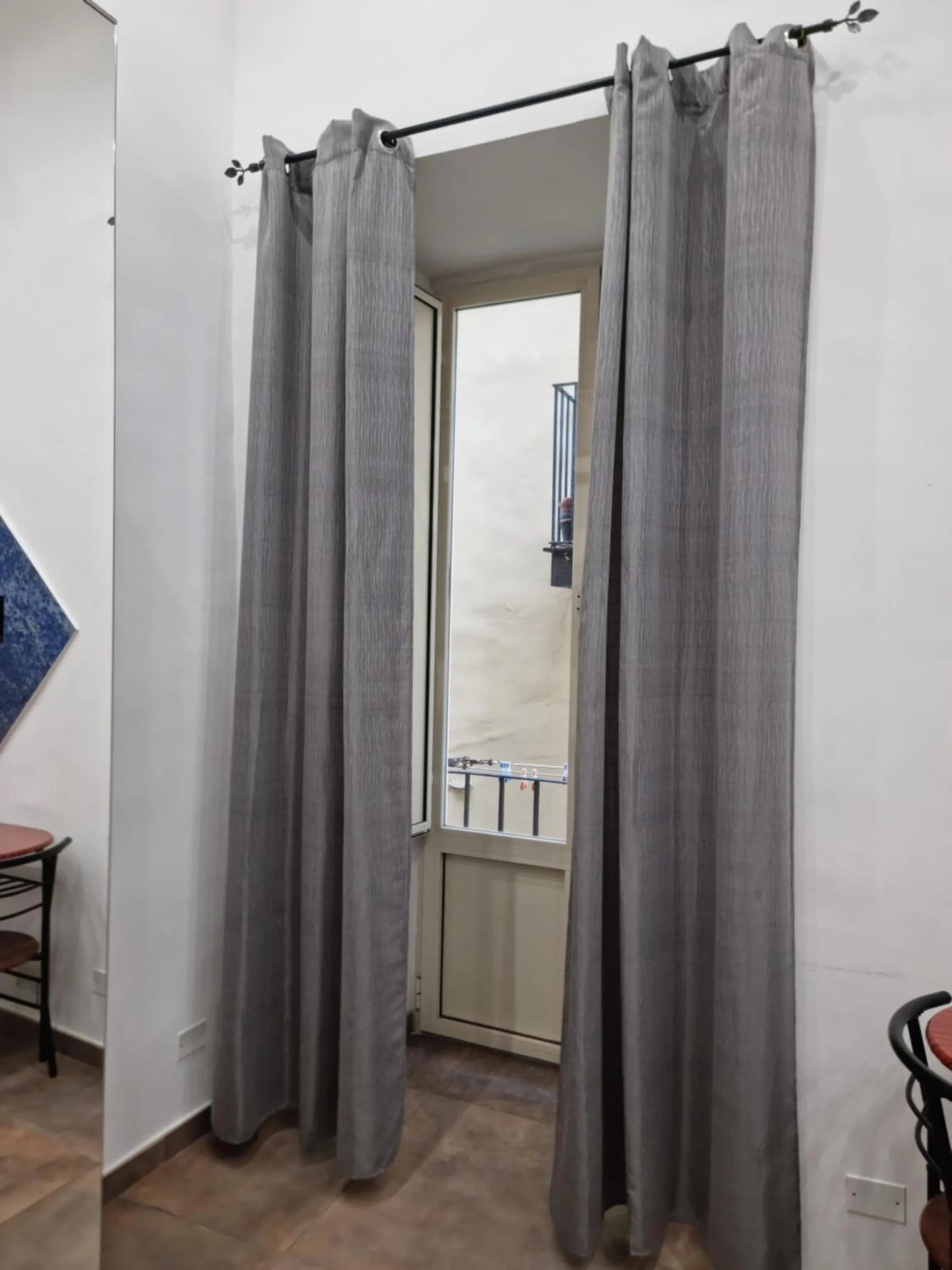 Photo of the whole room, Bed in EL Corazon De Napoles, Centro Històrico