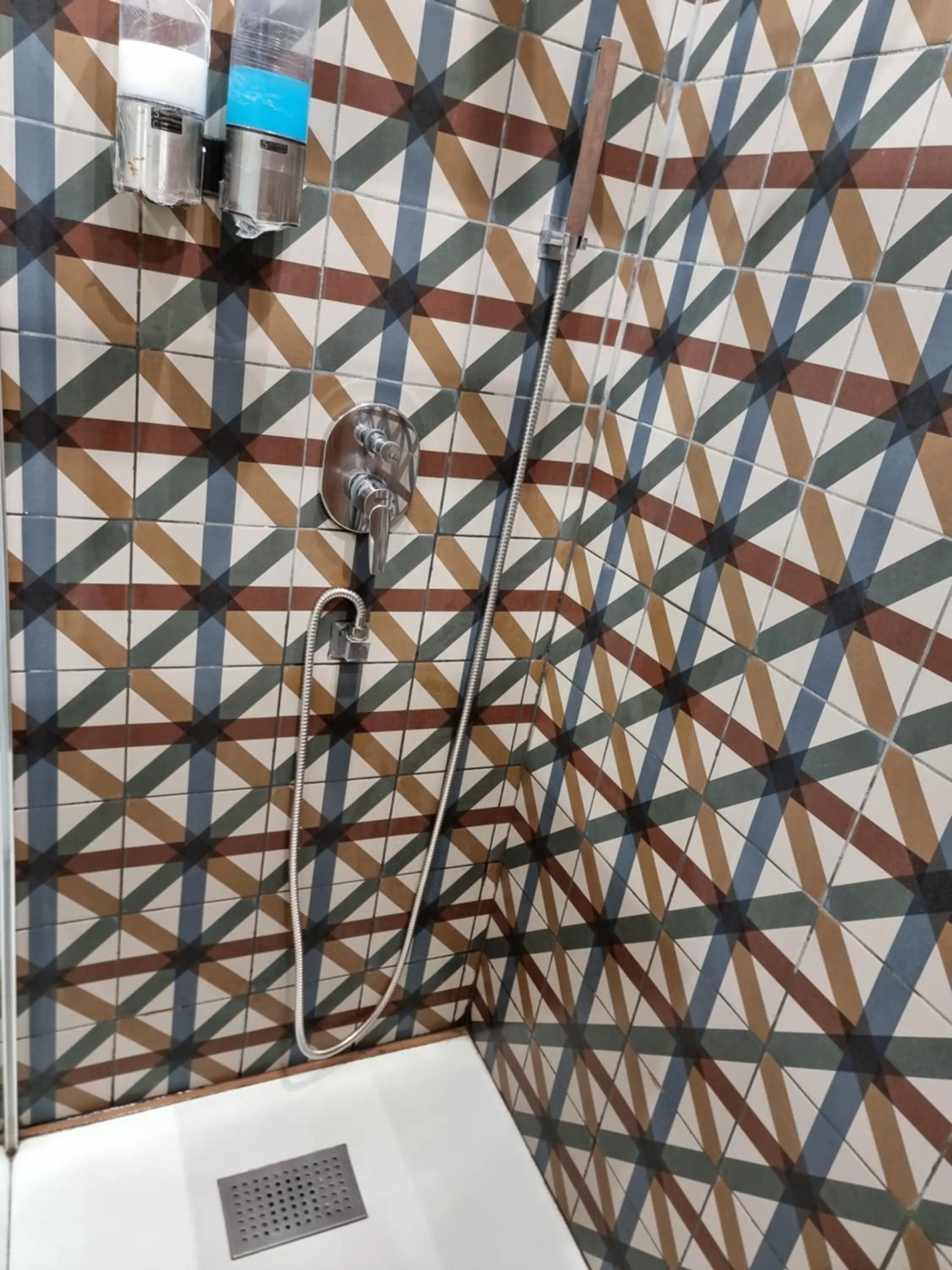 Shower in EL Corazon De Napoles, Centro Històrico