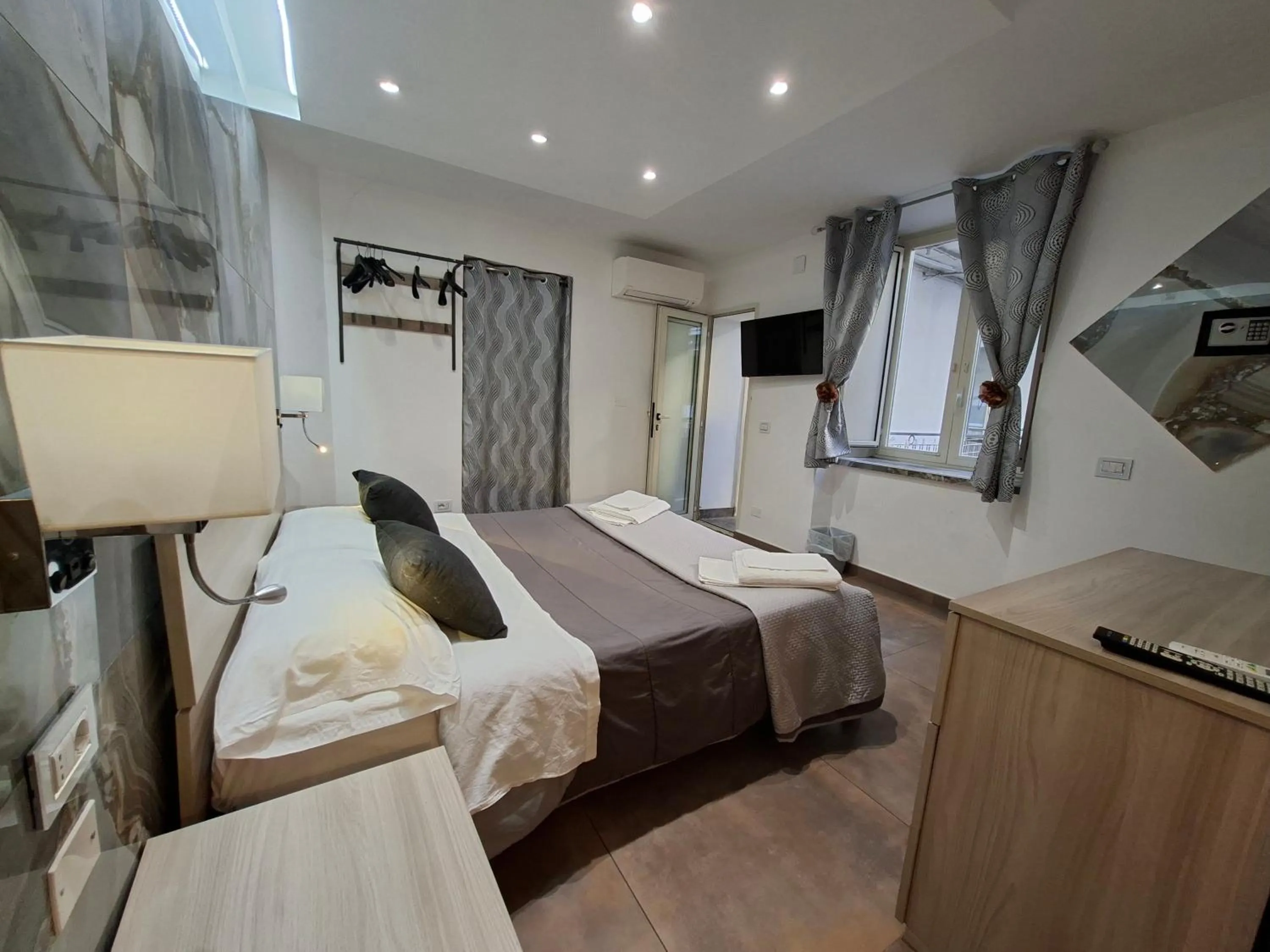 Bedroom, Bed in El Corazon de Napoles, Elegante Suite nel Centro Storico di Napoli