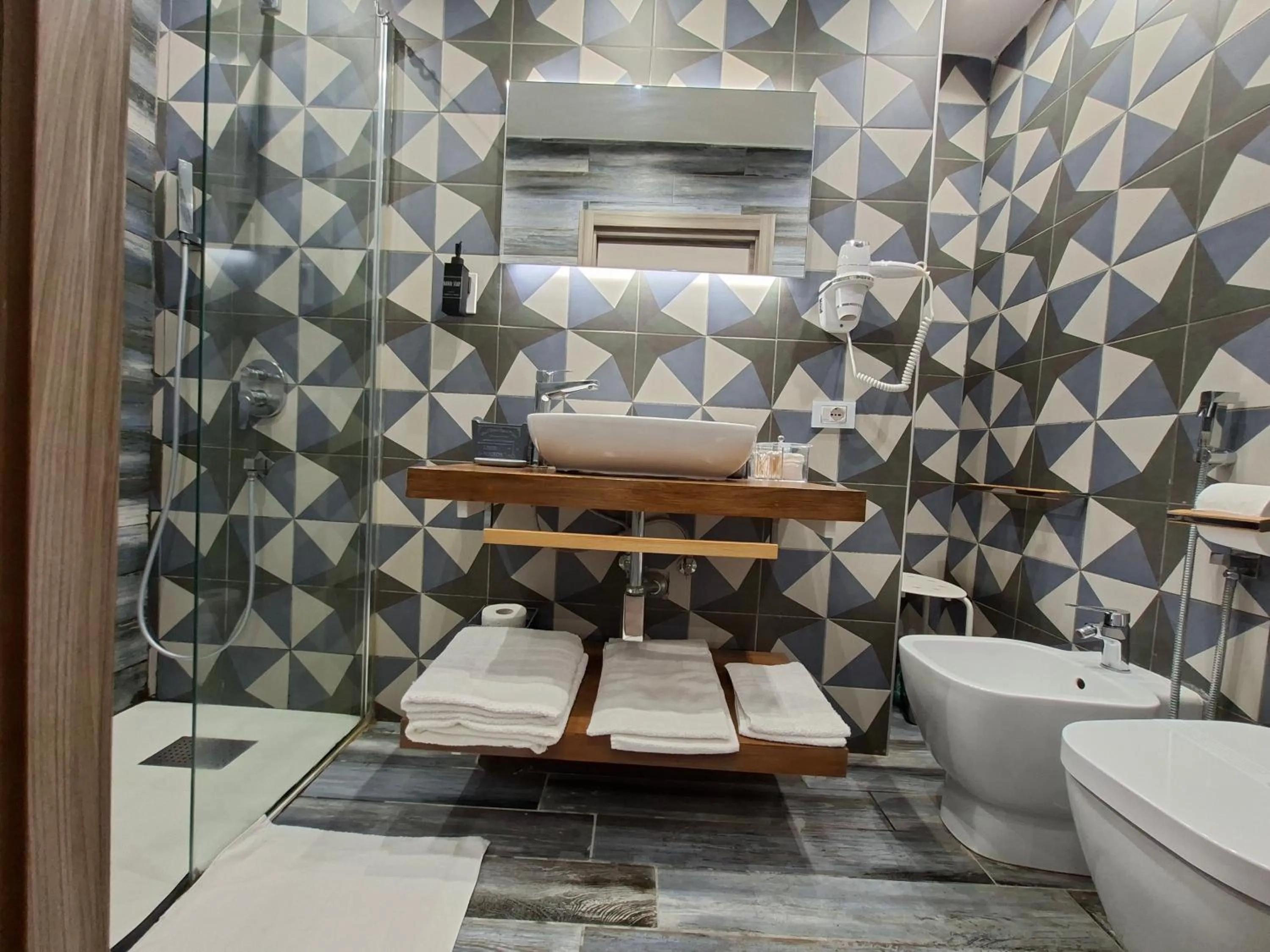 Bathroom in El Corazon de Napoles, Elegante Suite nel Centro Storico di Napoli