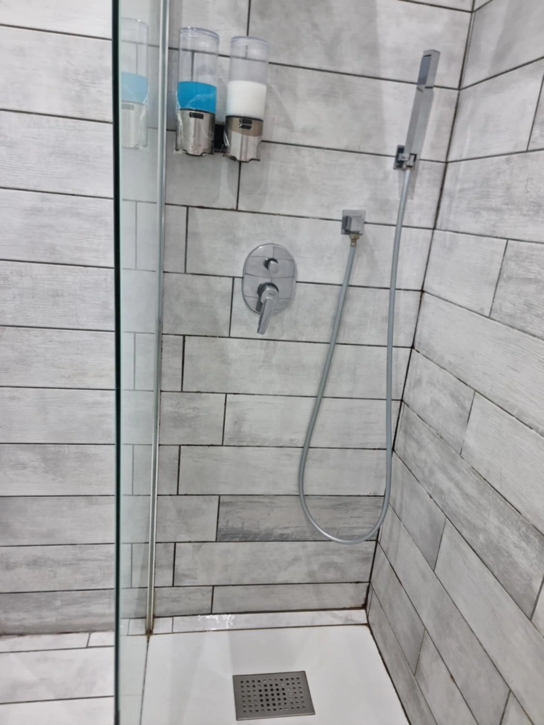 Shower in EL Corazon De Napoles, Centro Històrico