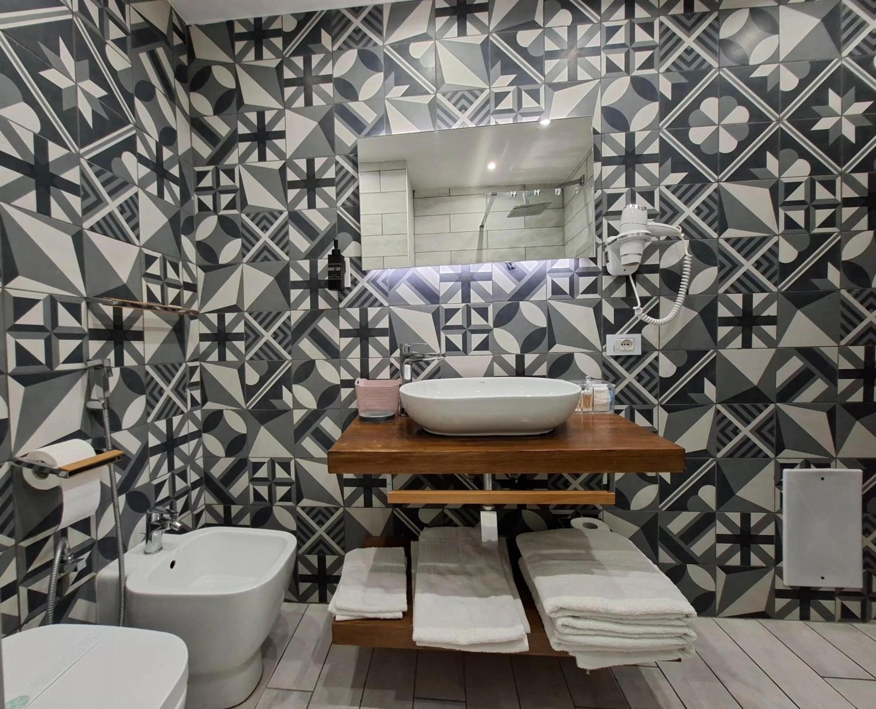 Bathroom in El Corazon de Napoles, Elegante Suite nel Centro Storico di Napoli