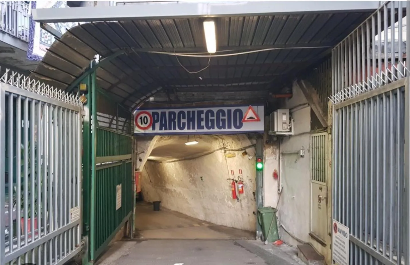 Parking in EL Corazon De Napoles, Centro Històrico