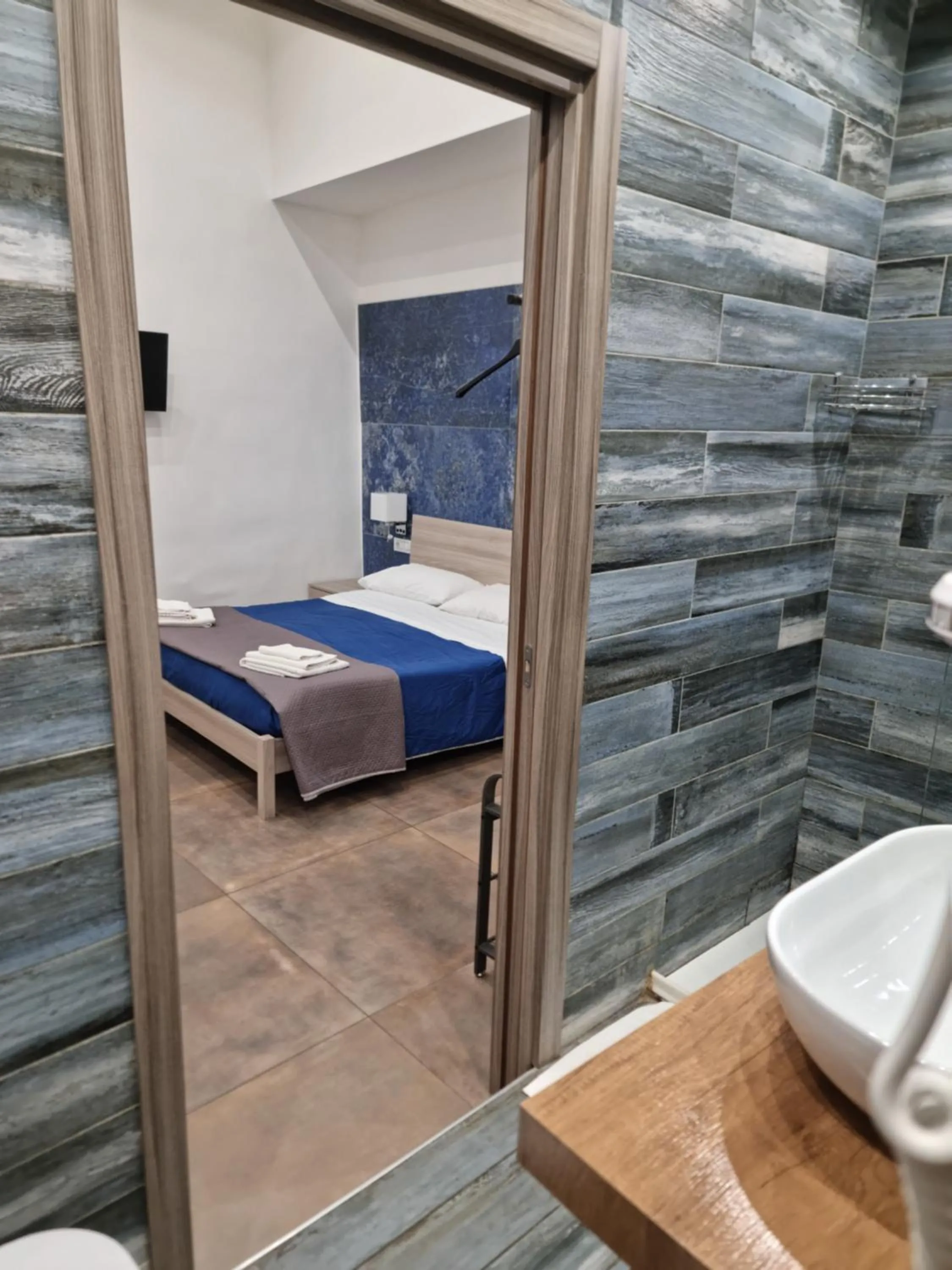 Bathroom, Bed in EL Corazon De Napoles, Centro Històrico