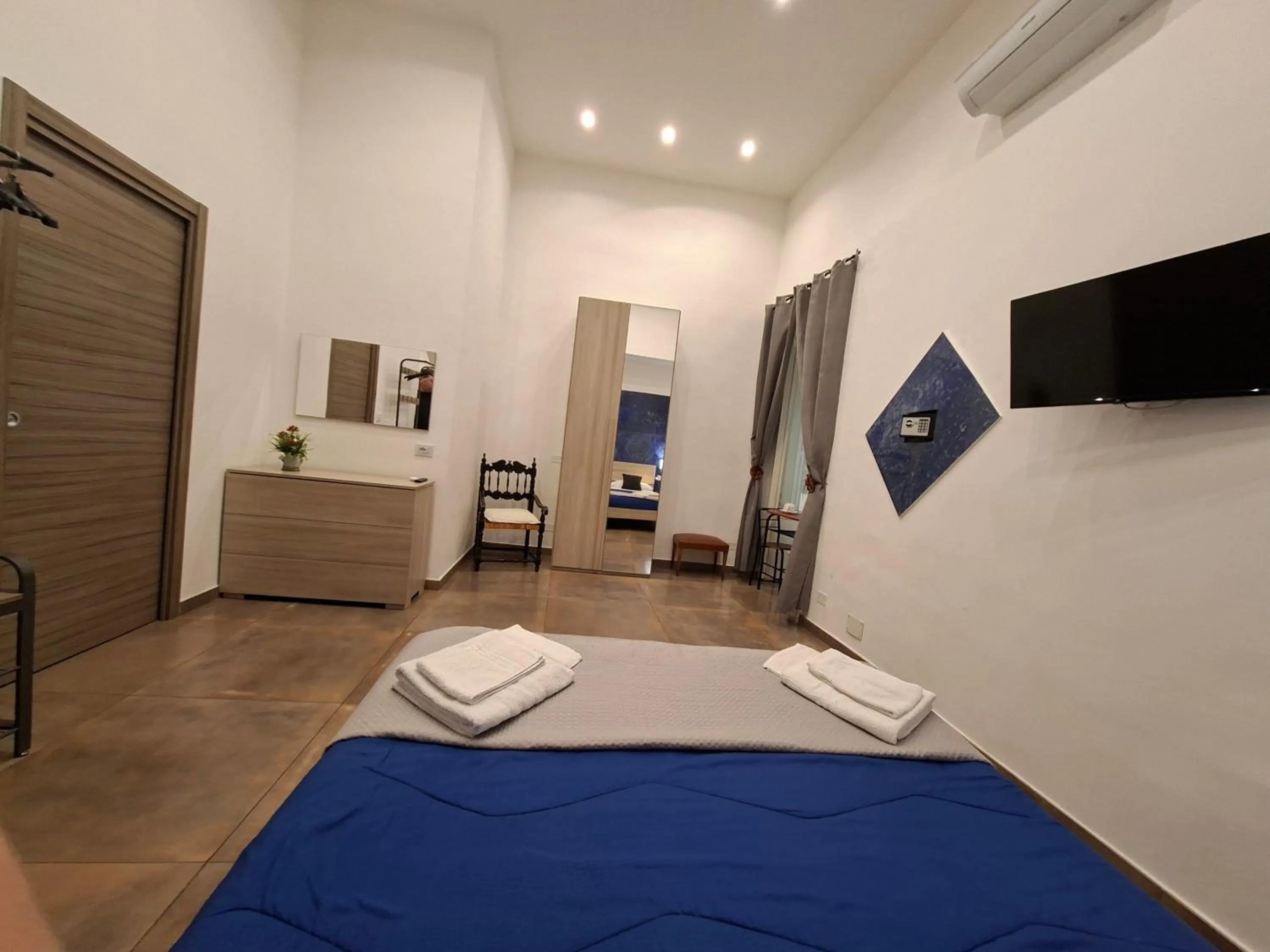 Bedroom, Bed in El Corazon de Napoles, Elegante Suite nel Centro Storico di Napoli