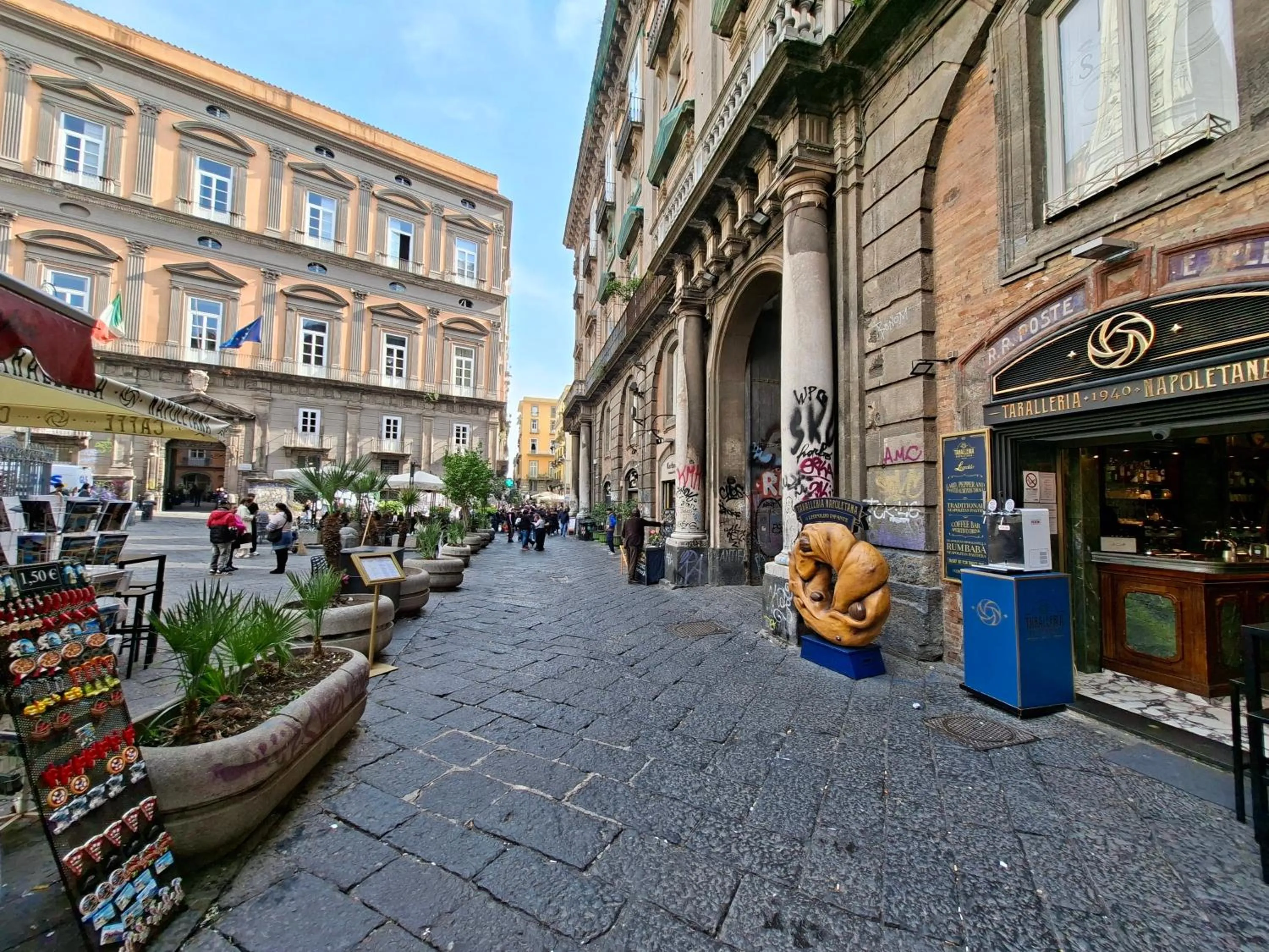 Neighbourhood in El Corazon de Napoles, Elegante Suite nel Centro Storico di Napoli