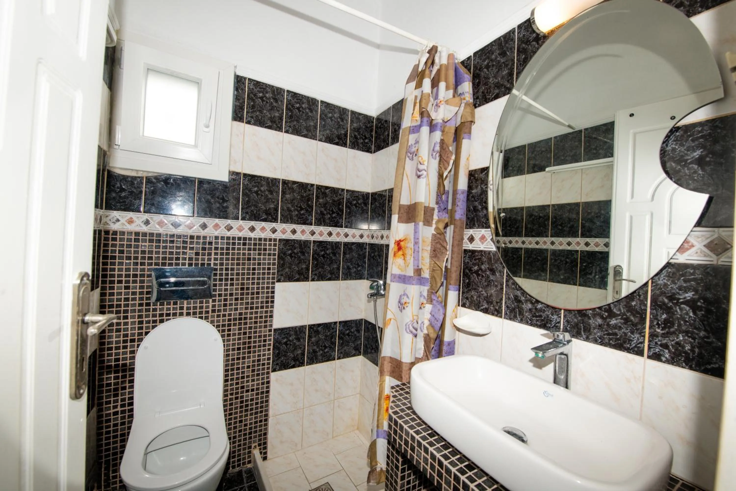 Shower in Sweet Heart Studios