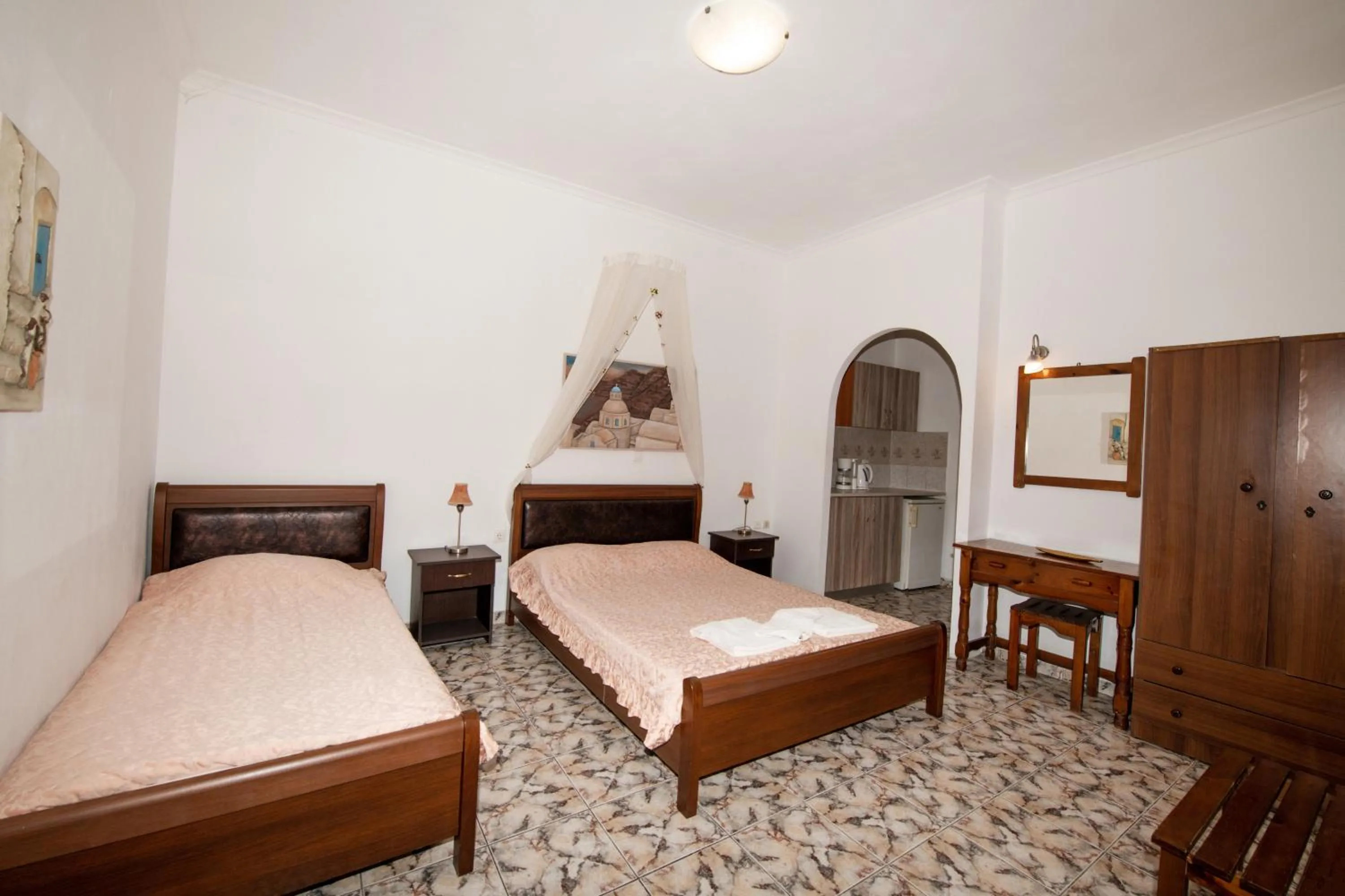 Photo of the whole room, Bed in Sweet Heart Studios