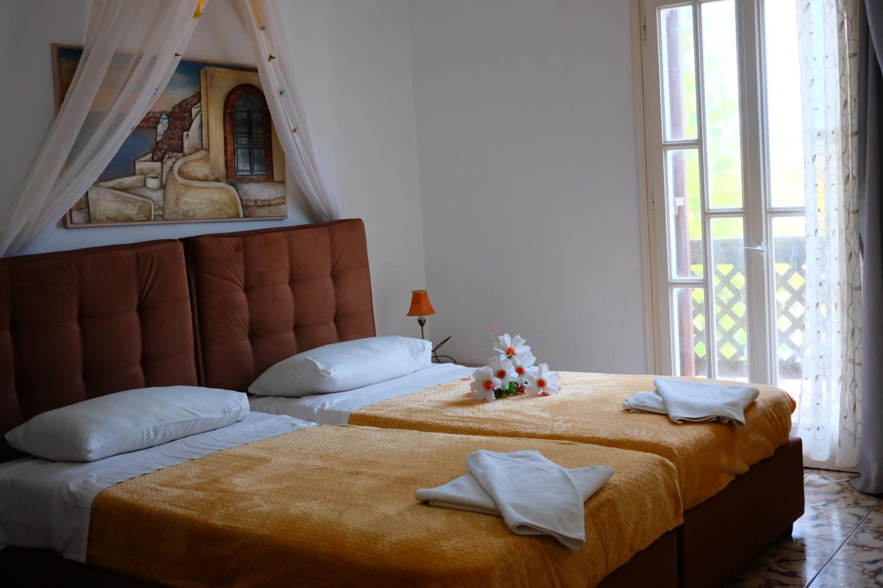 Photo of the whole room, Bed in Sweet Heart Studios