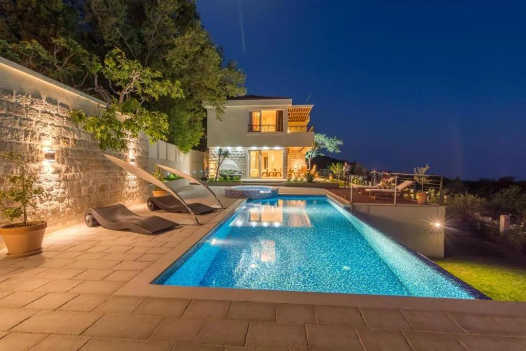 Luxury Villa Crystal Blue