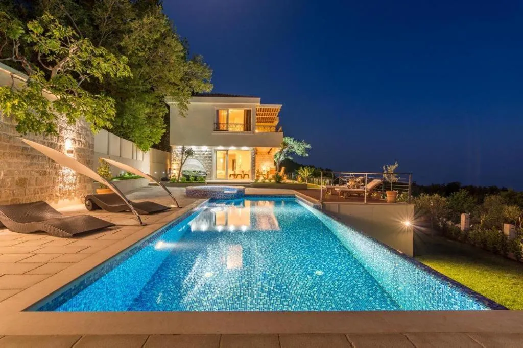 Luxury Villa Crystal Blue