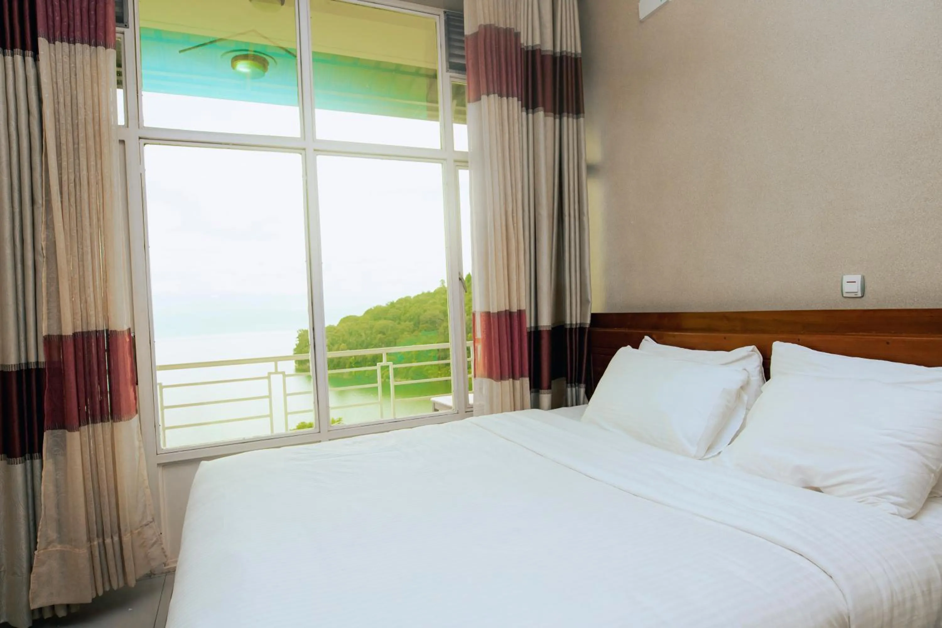 Bed in Hotel Peace Guest House