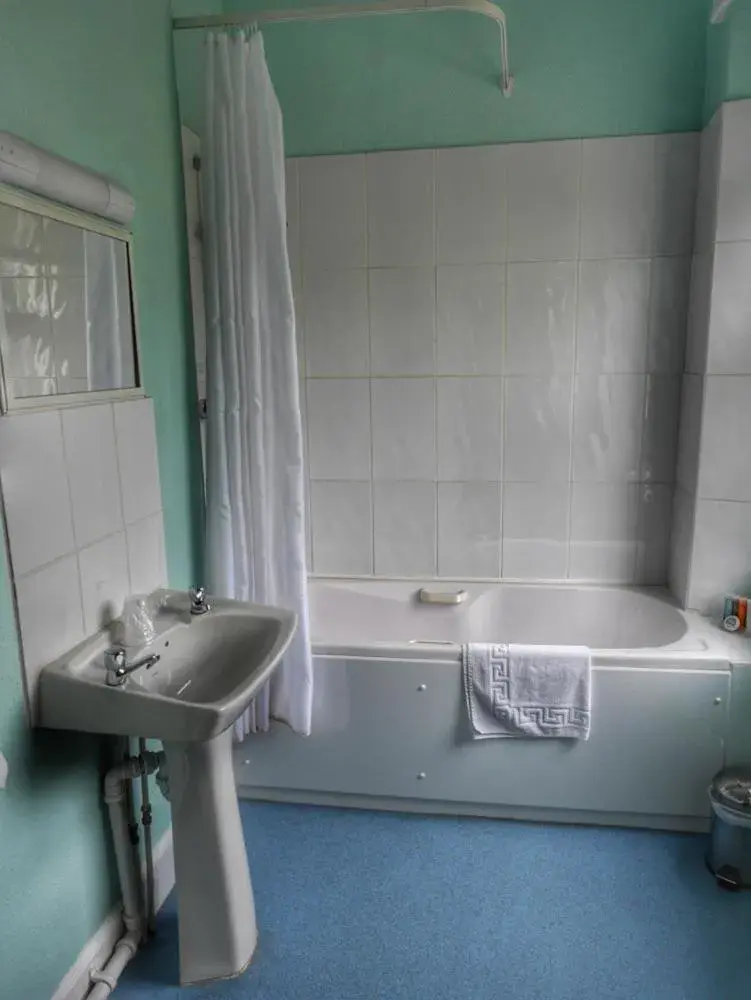 Double Room with Private Bathroom - single occupancy in The Fountain Inn Double Room with Private Bathroom - single occupancy in The Fountain Inn