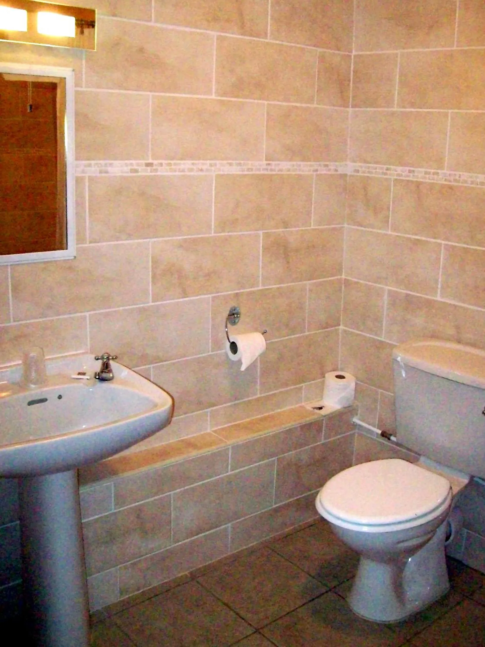 Twin Room with Shower - single occupancy in The Fountain Inn