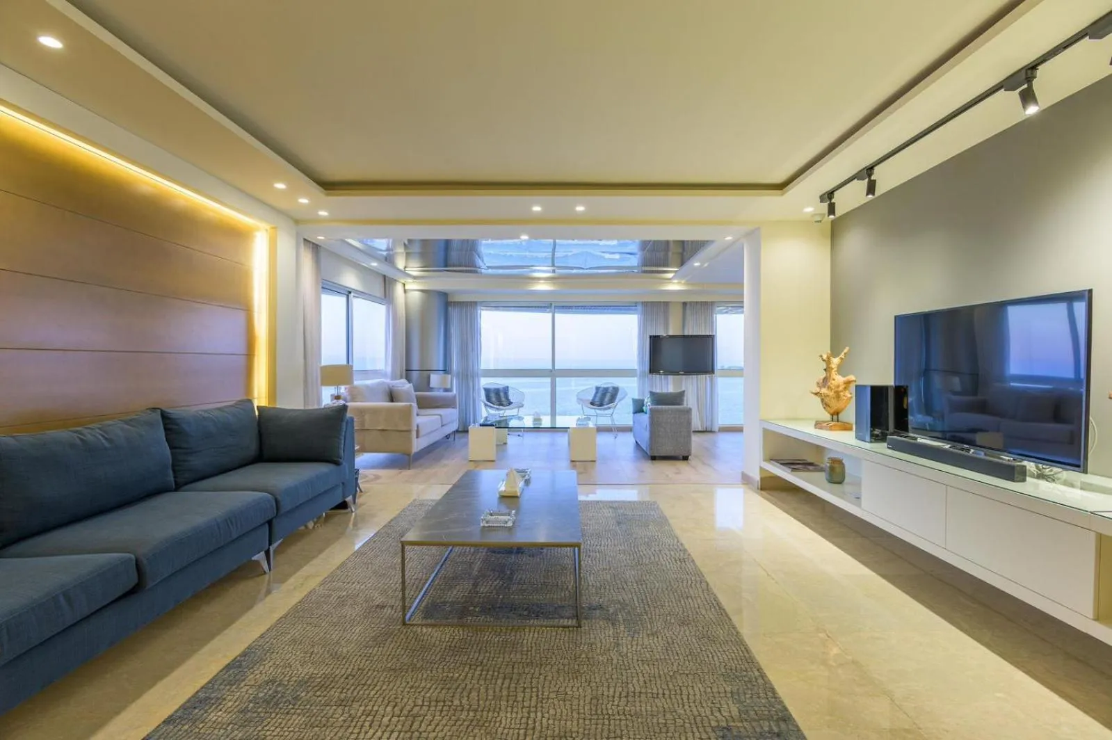 TV and multimedia in Lahoya Suites