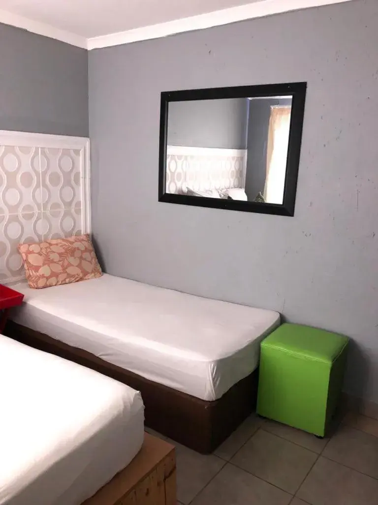 Basic Triple Room in FGM Guesthouse 2 Basic Triple Room in FGM Guesthouse 2