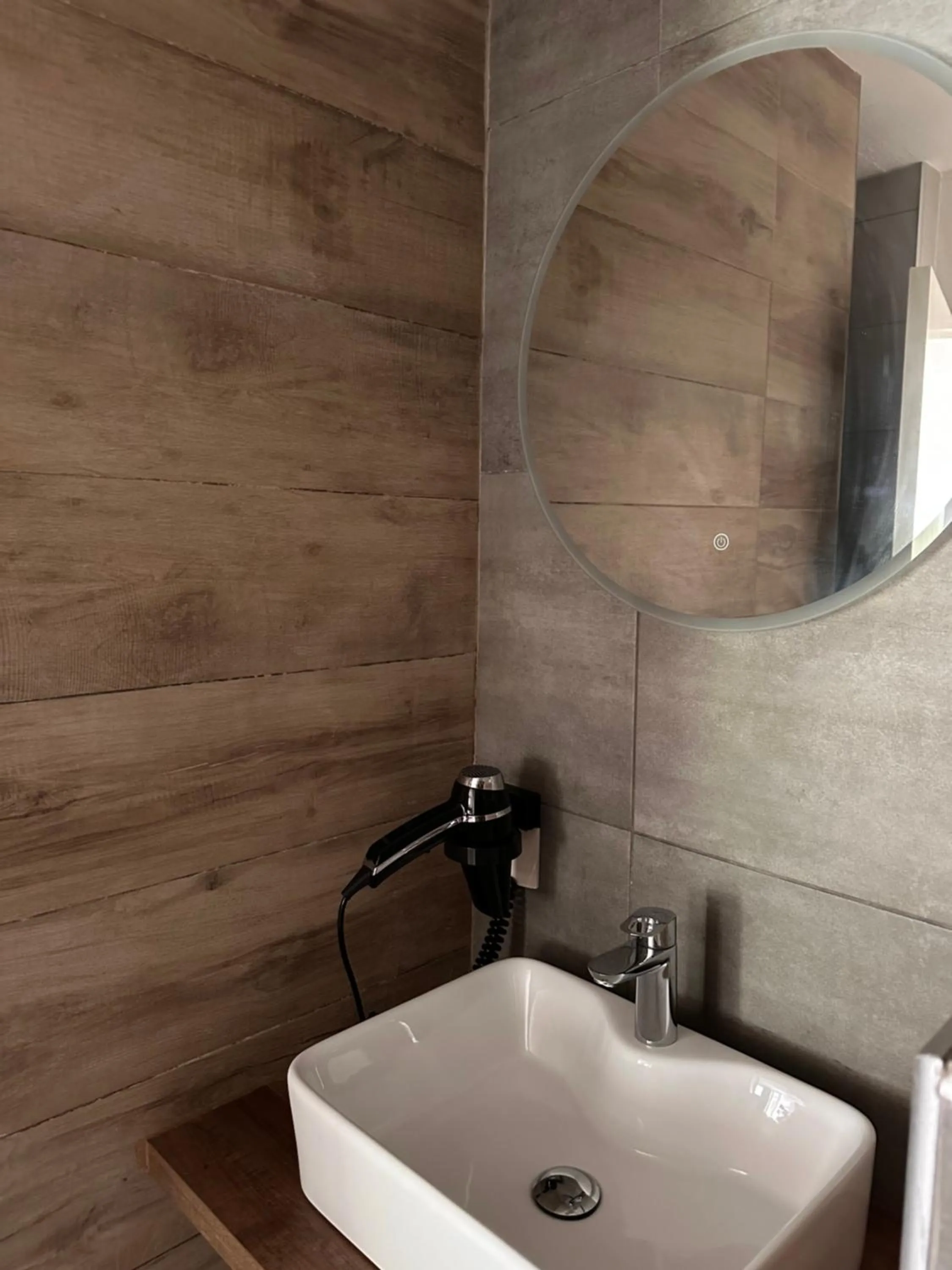 Bathroom in The Originals City, Hôtel Le Lodge, Ondres, Bayonne Nord