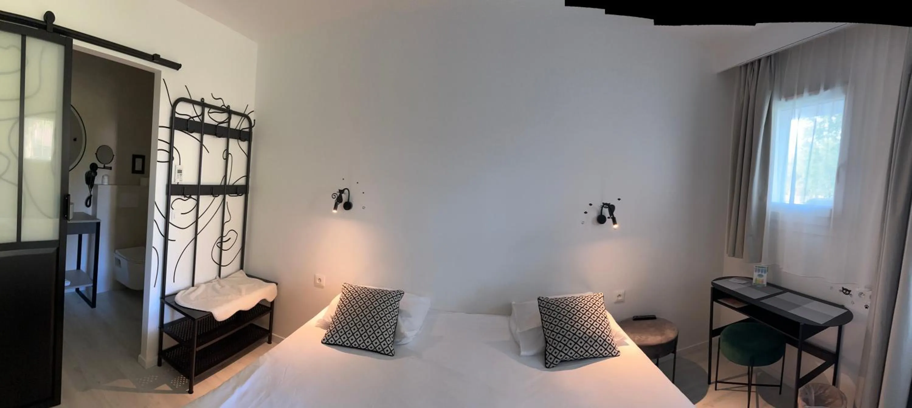 Photo of the whole room, Bed in The Originals City, Hôtel Le Lodge, Ondres, Bayonne Nord
