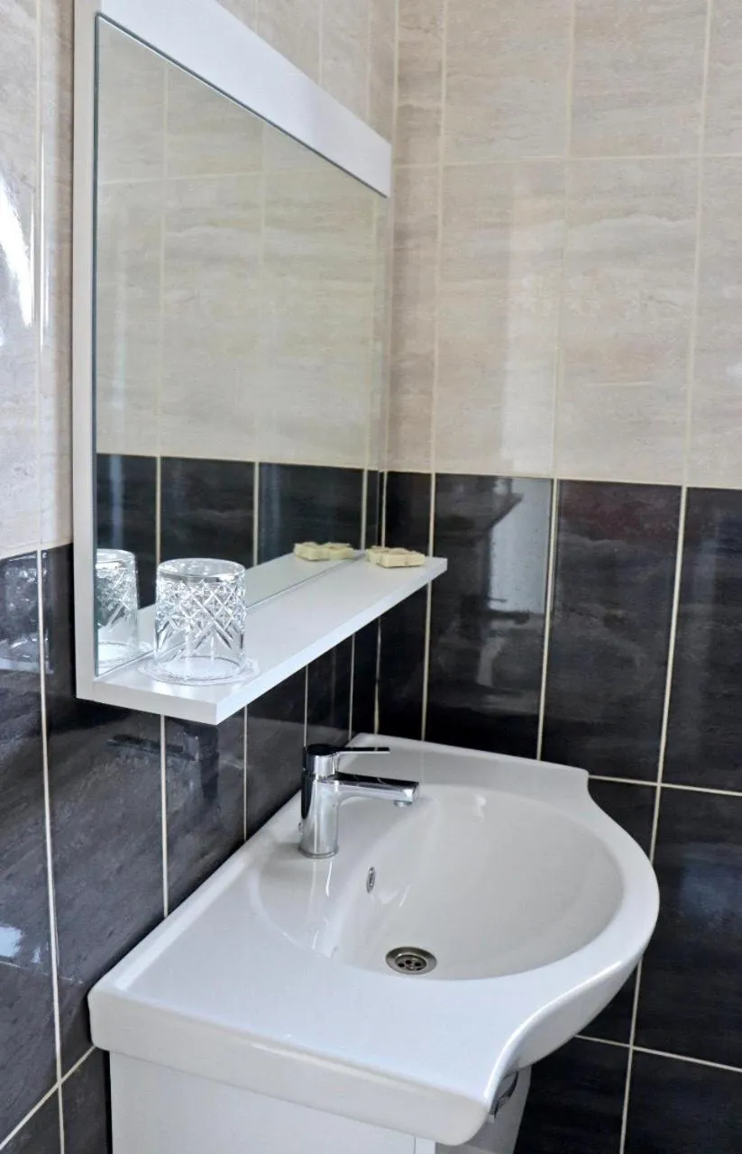 Toilet in Meryem's Hotel