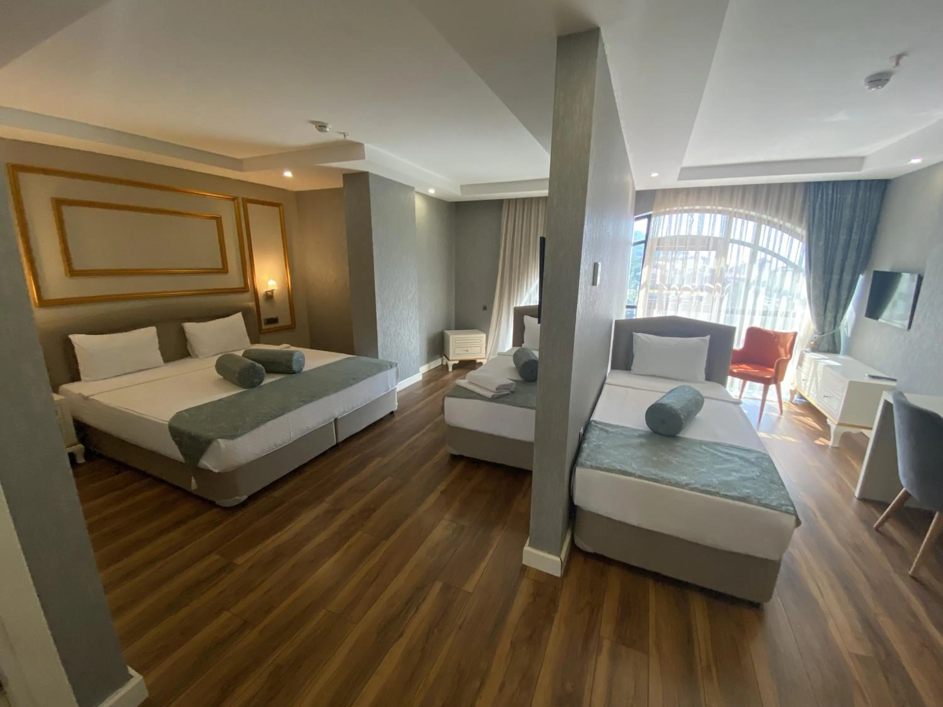 Photo of the whole room, Bed in Kubaliç Hotel