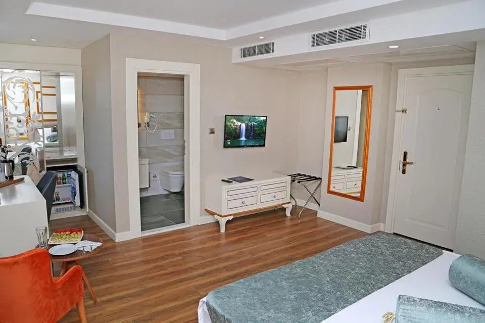 Photo of the whole room, Bed in Kubaliç Hotel Photo of the whole room, Bed in Kubaliç Hotel