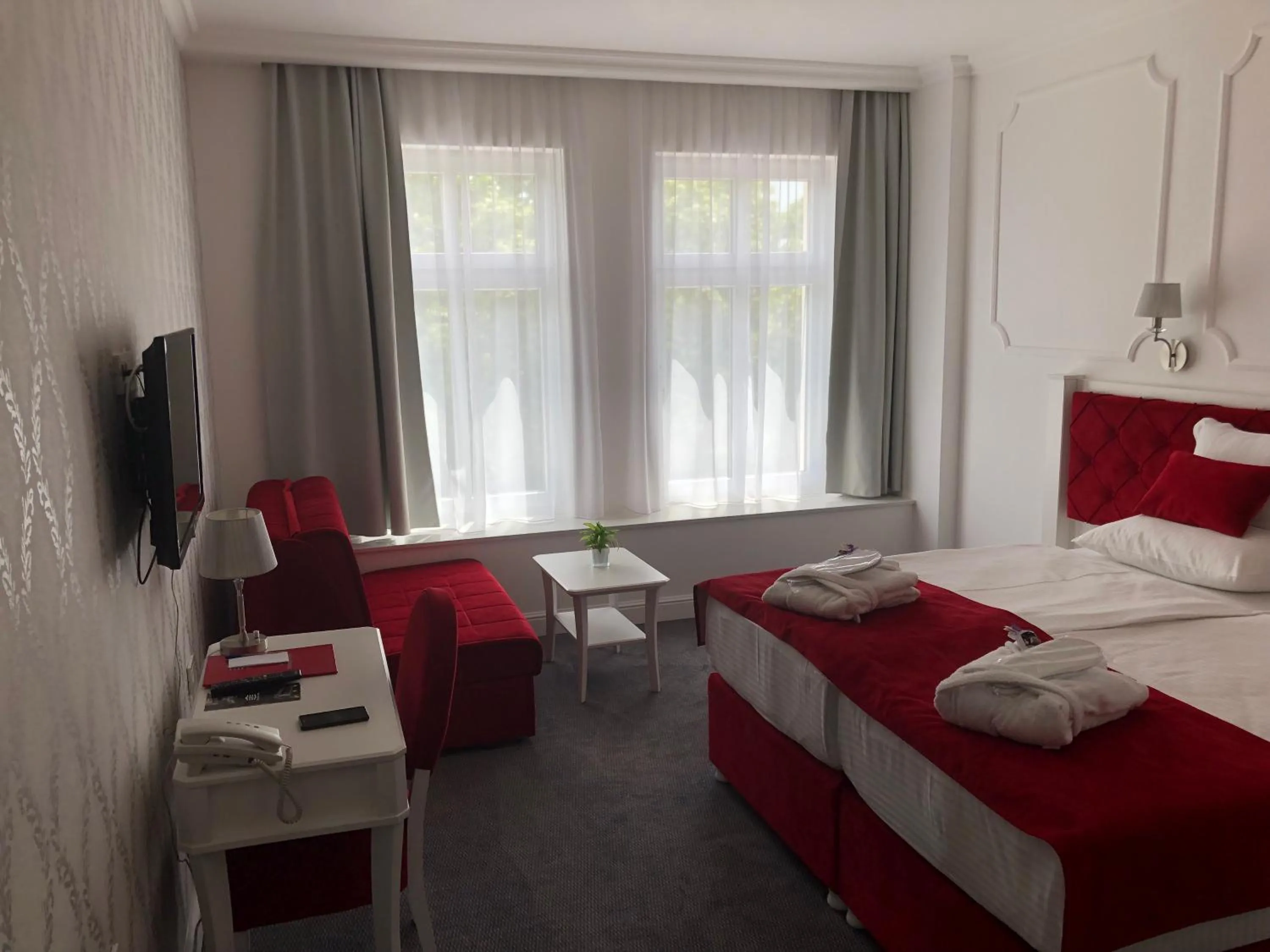 Photo of the whole room, Bed in Hotel Central Park