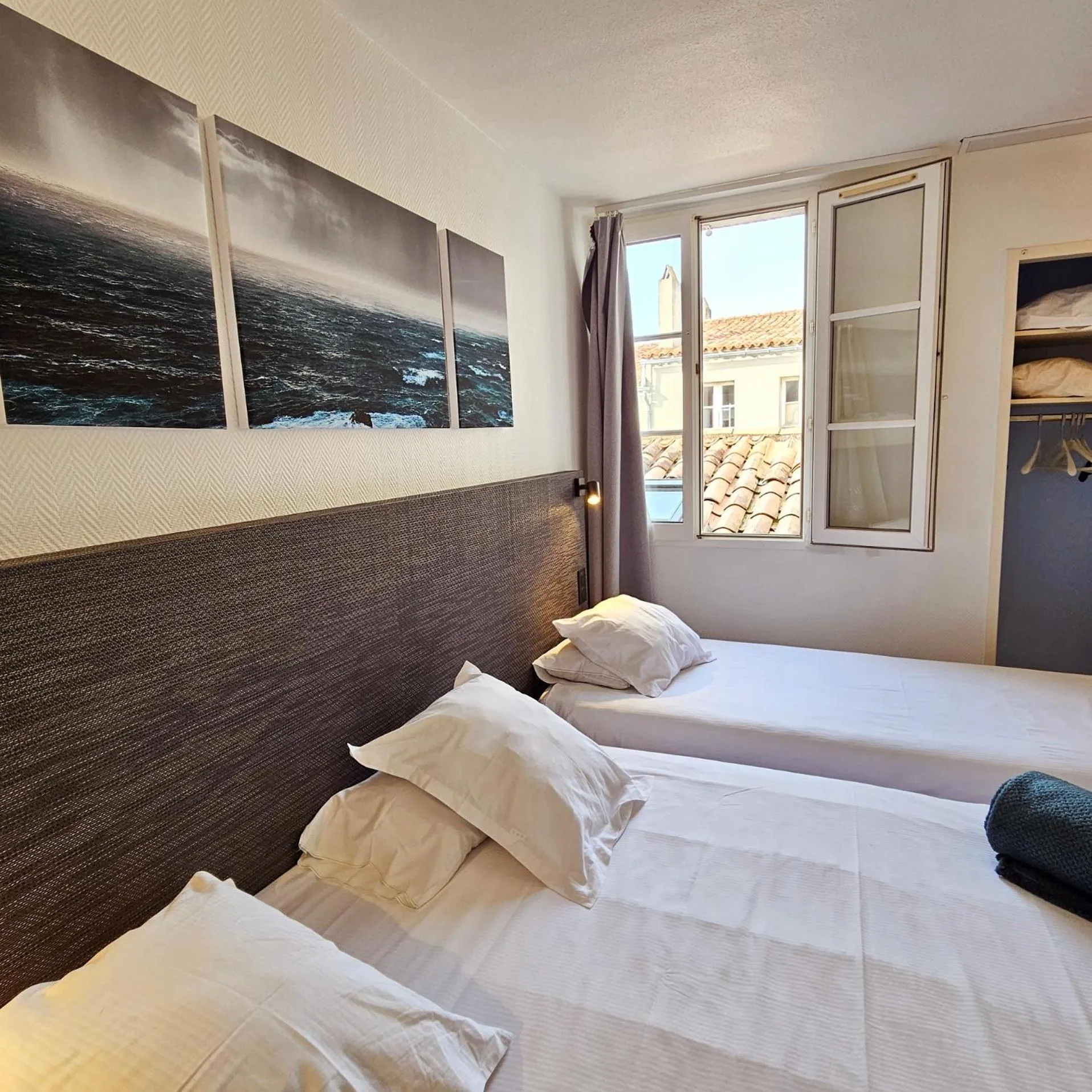 Bed in Hôtel du Port