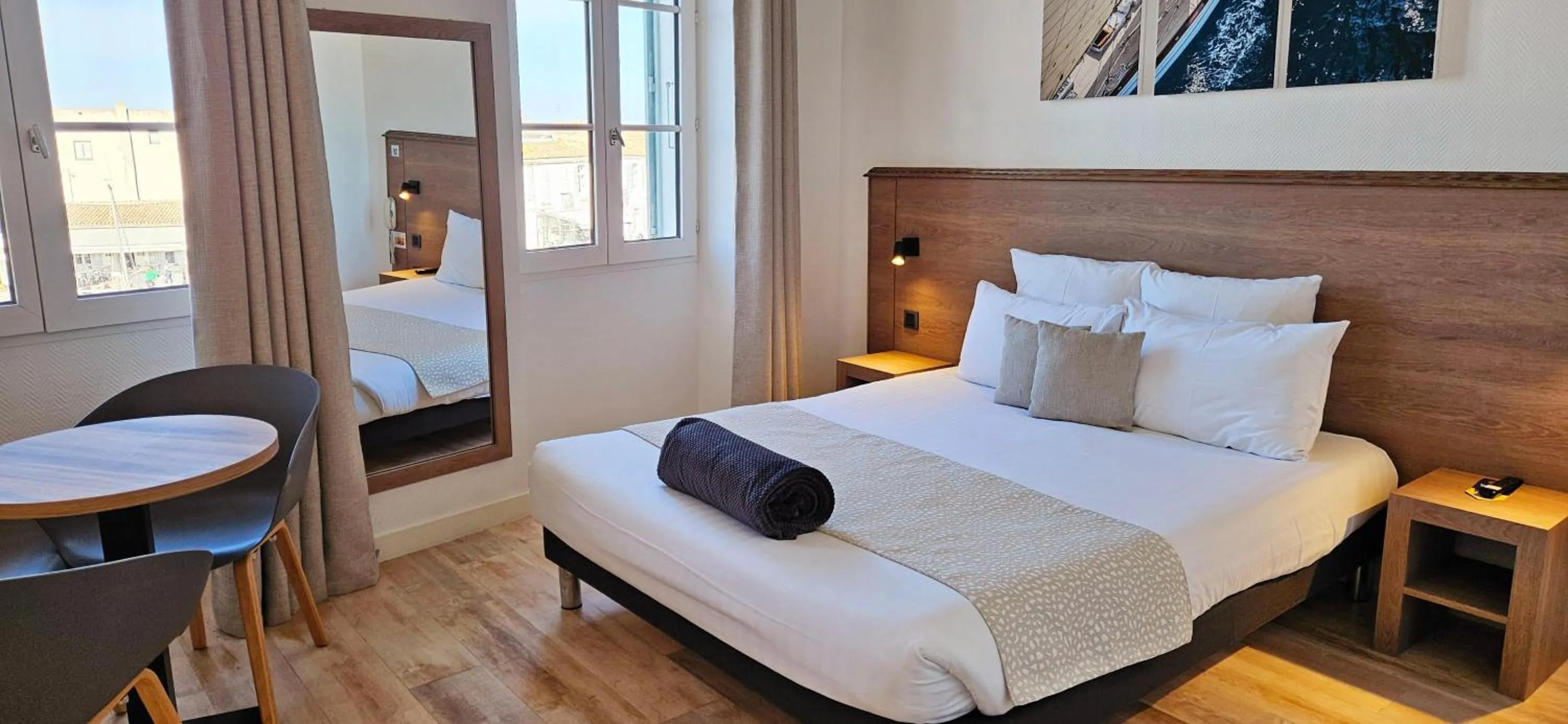 Bed in Hôtel du Port