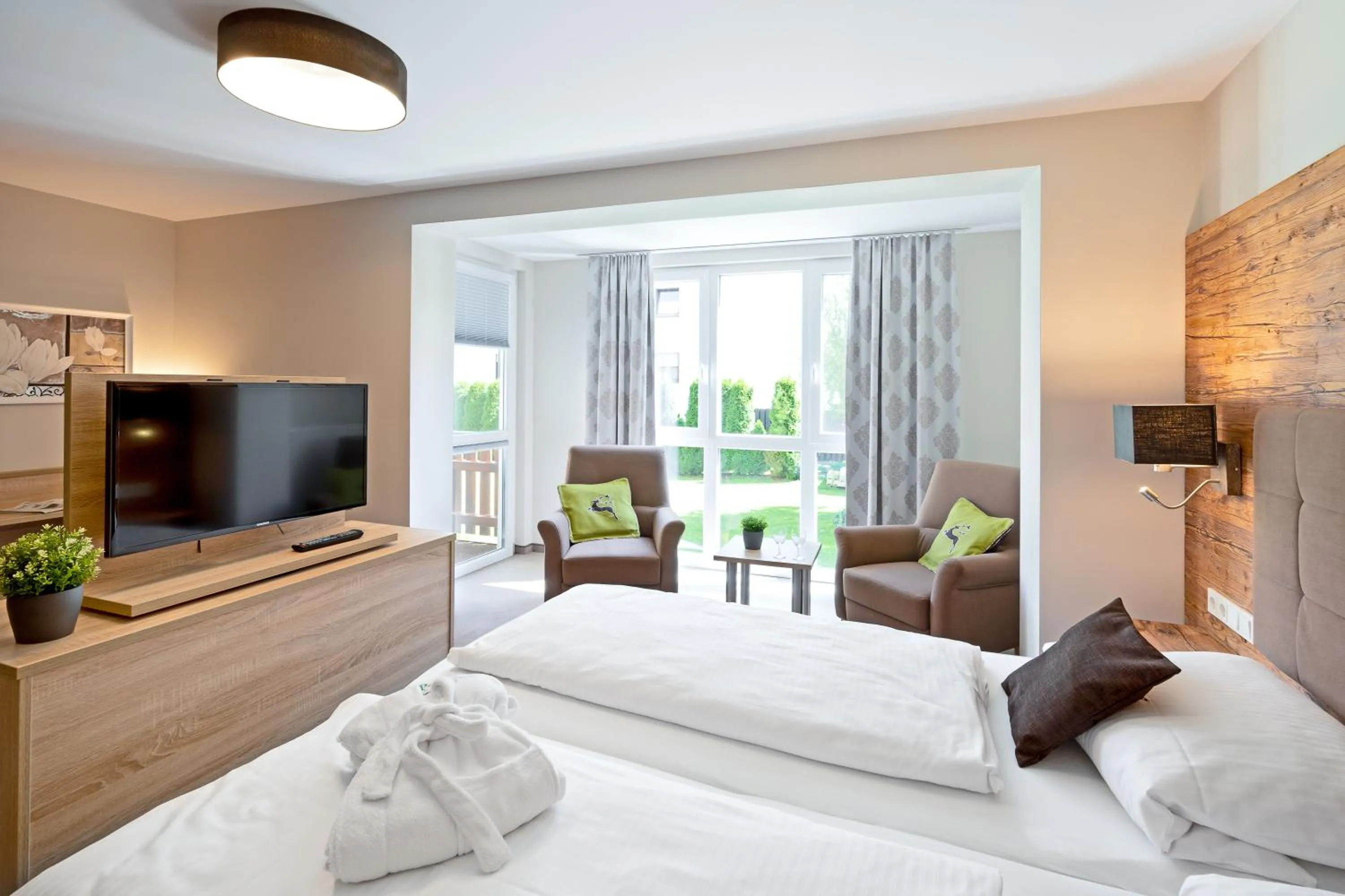 Photo of the whole room, Bed in Richstein's Posthotel