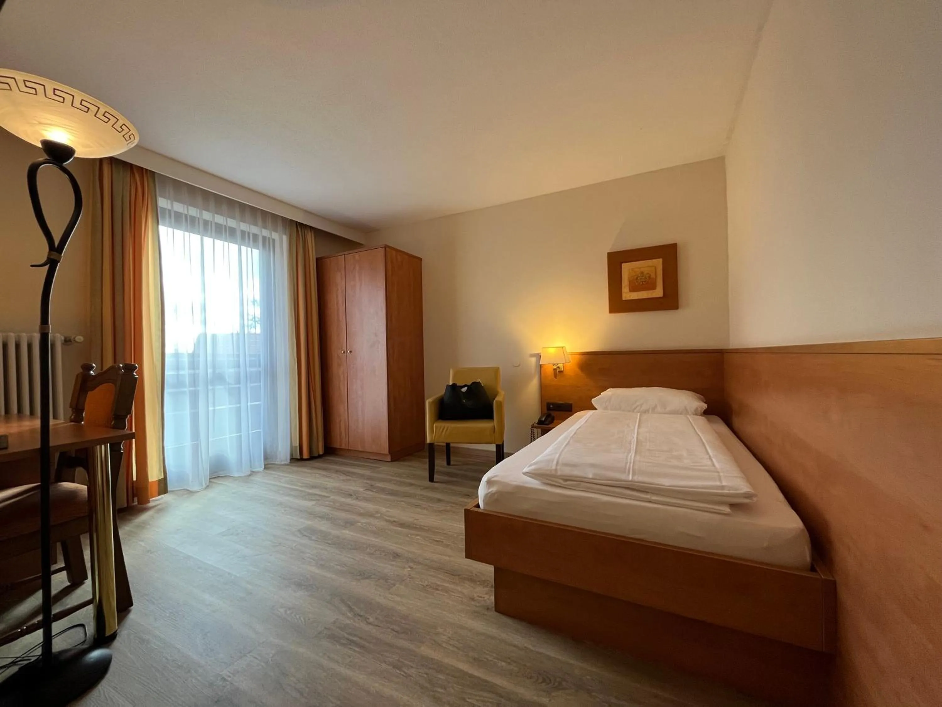 Photo of the whole room, Bed in Richstein's Posthotel