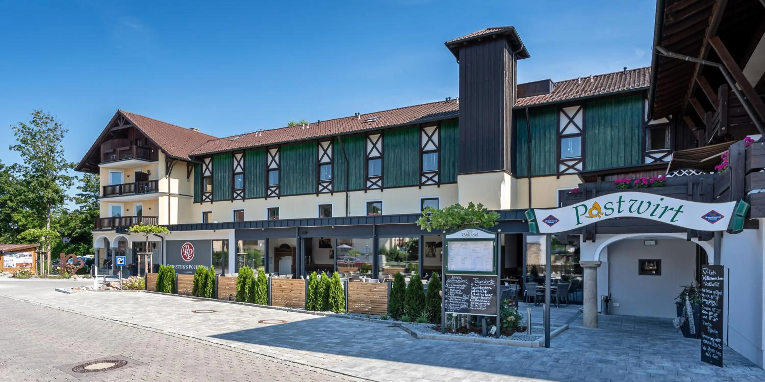 Property building in Richstein's Posthotel