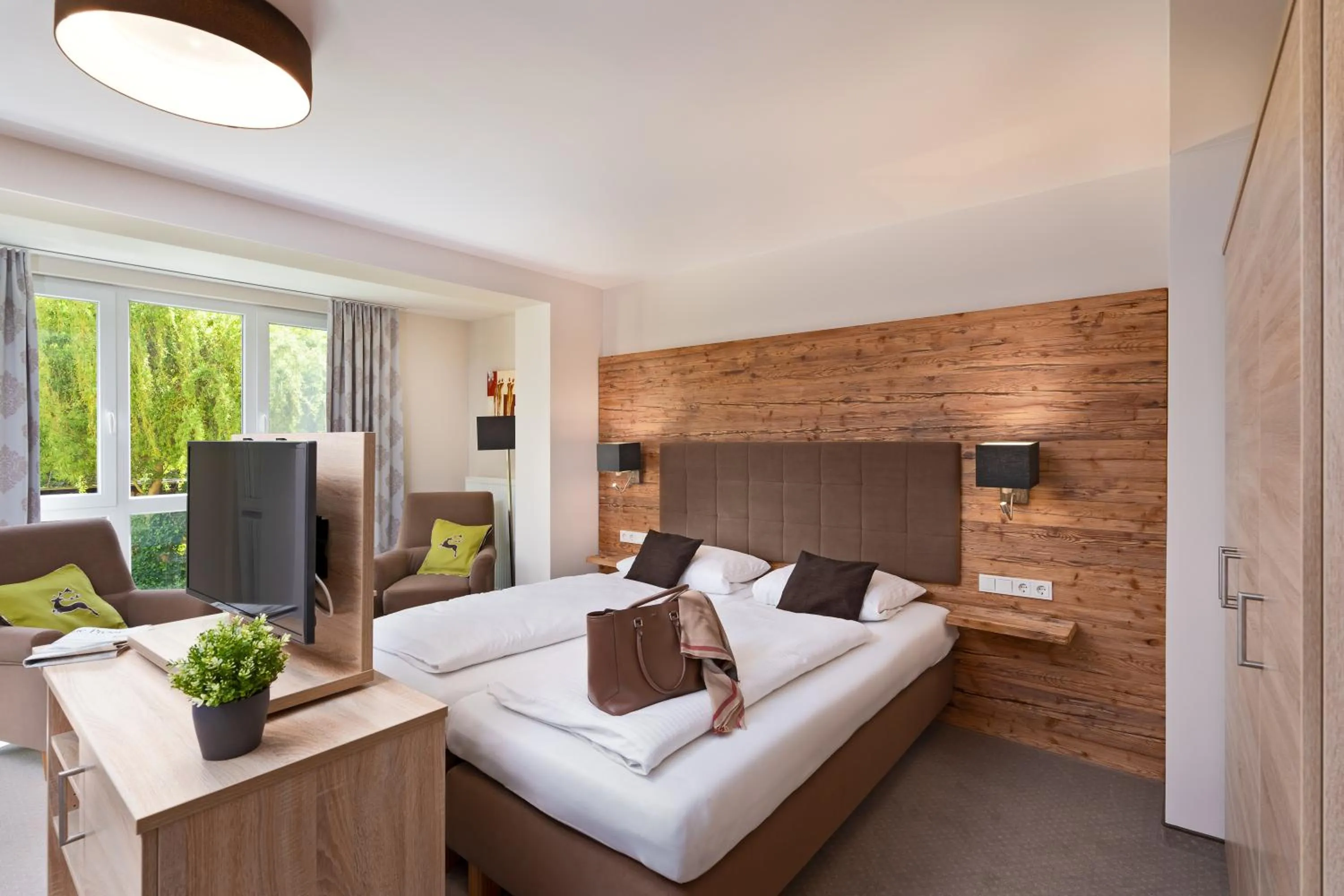 Photo of the whole room, Bed in Richstein's Posthotel