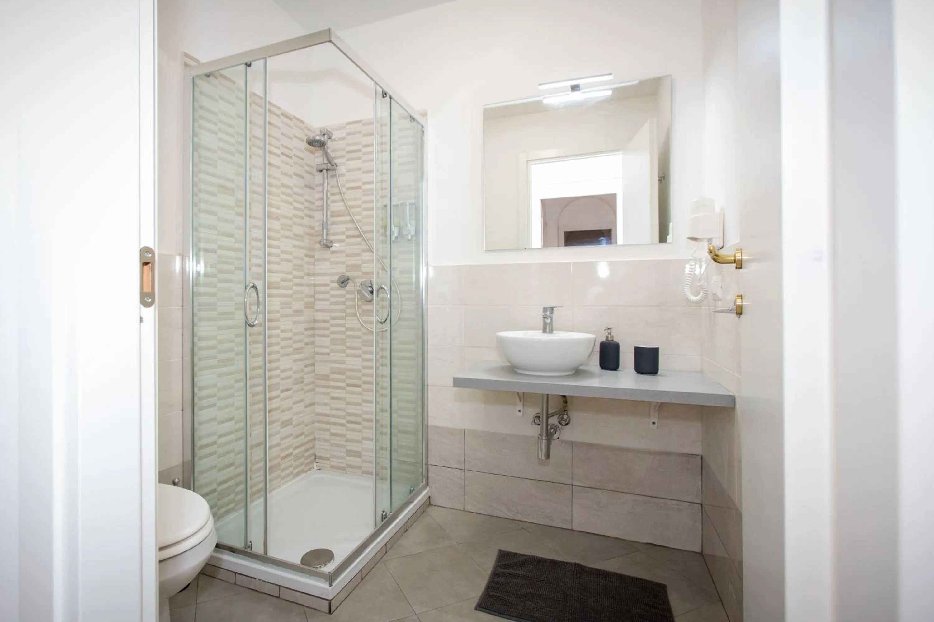 Bathroom in El Dorado Vatican