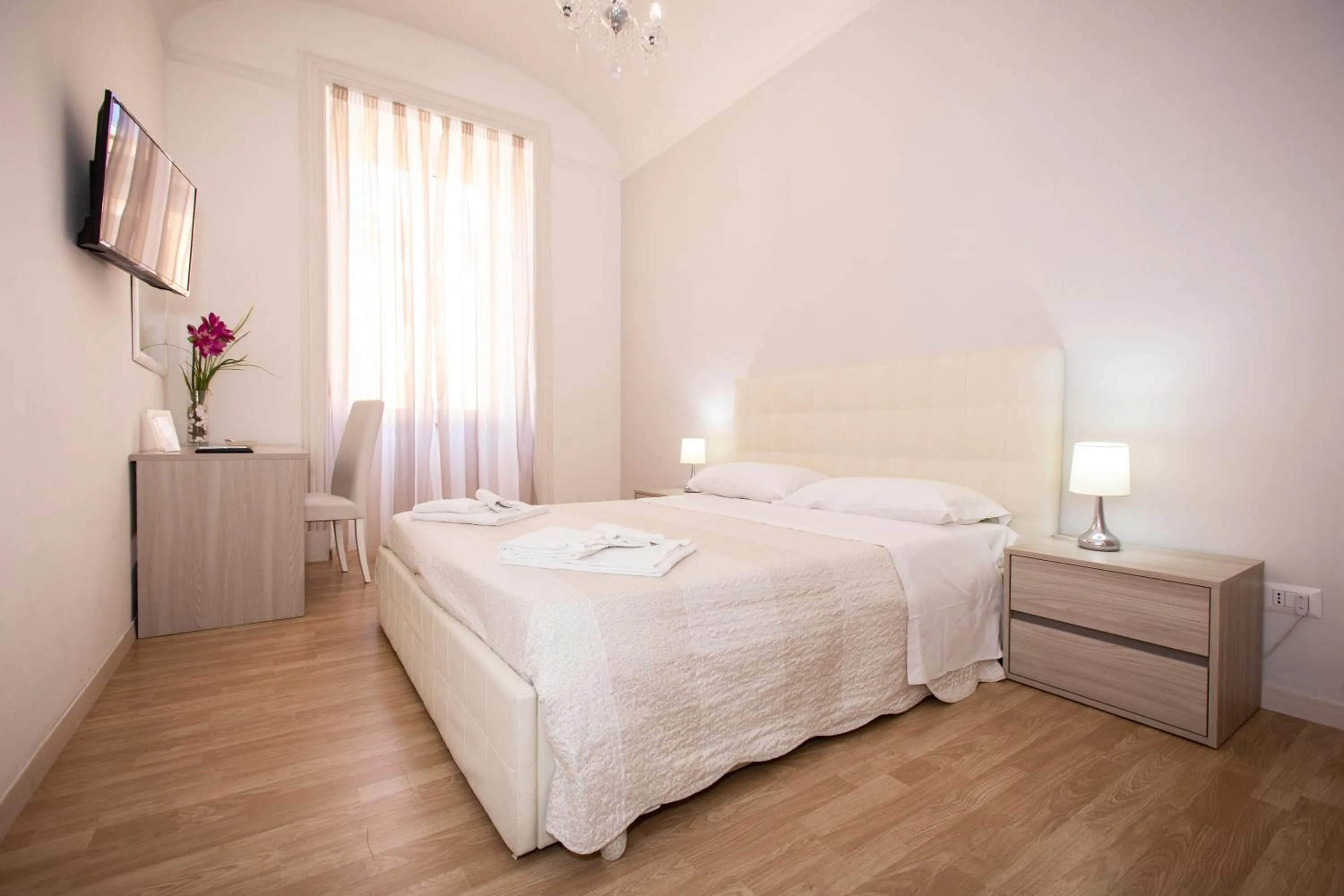 Bedroom, Bed in El Dorado Vatican