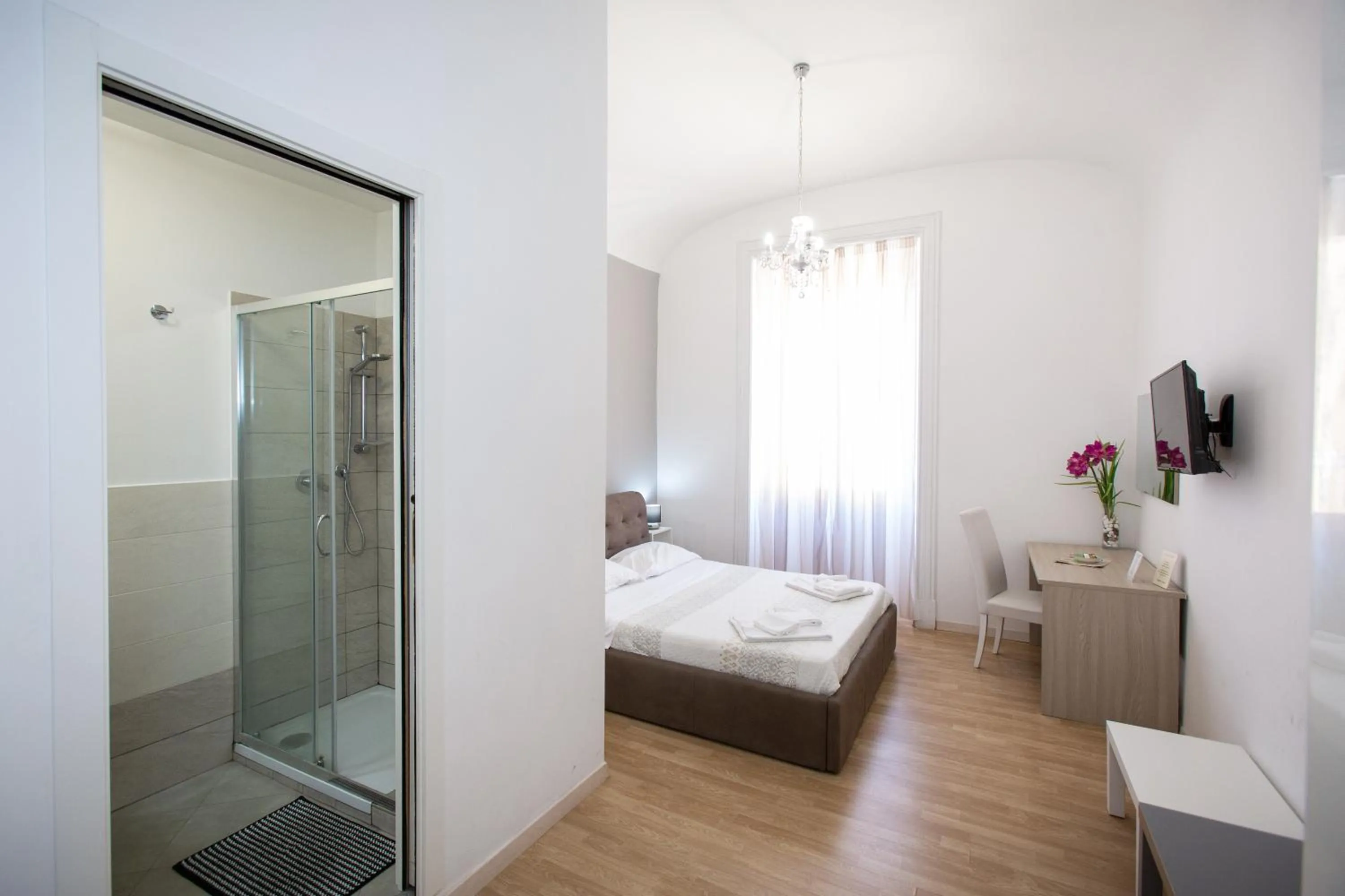 Bedroom, Bed in El Dorado Vatican