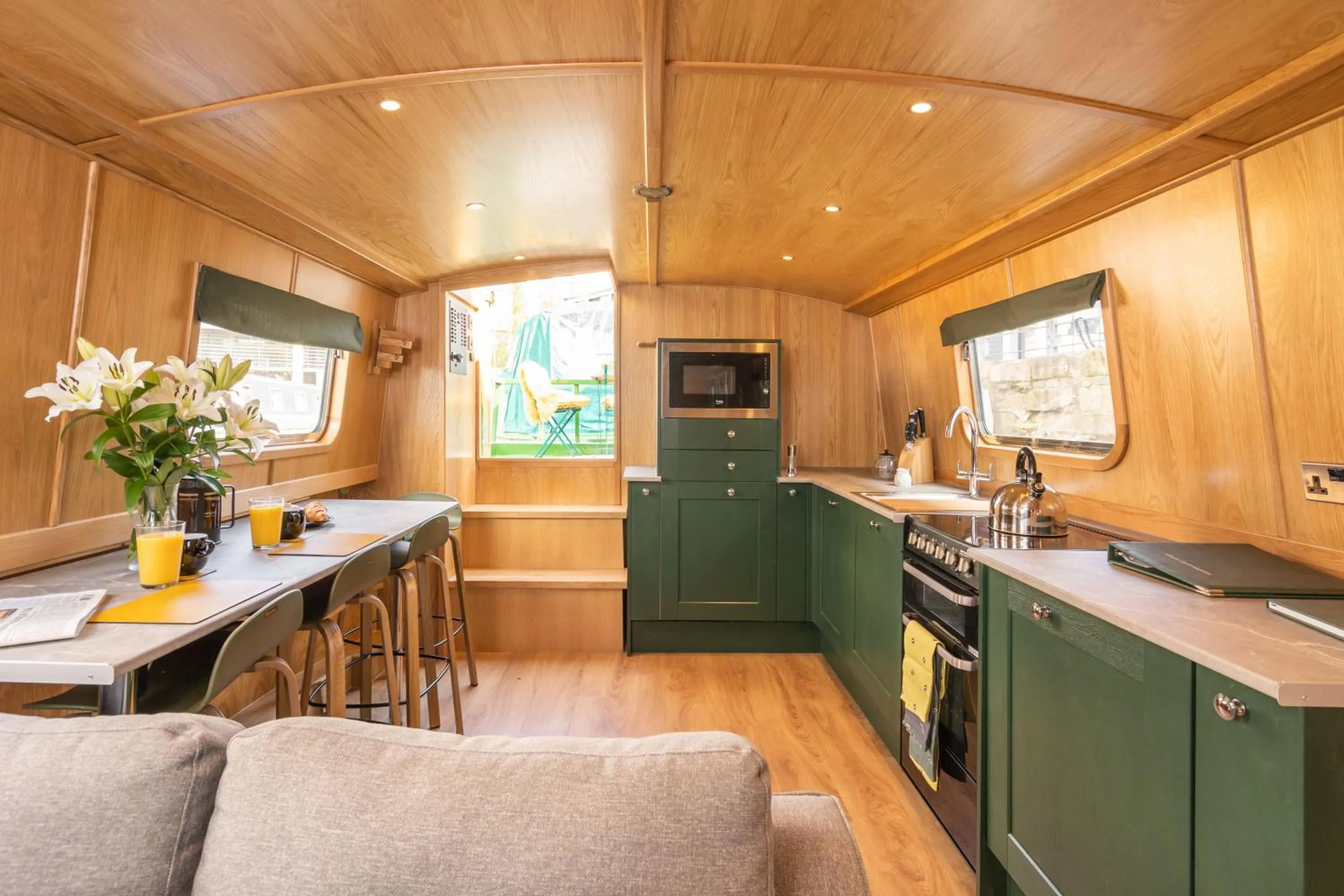 Kitchen or kitchenette in Edinburgh - Houseboats
