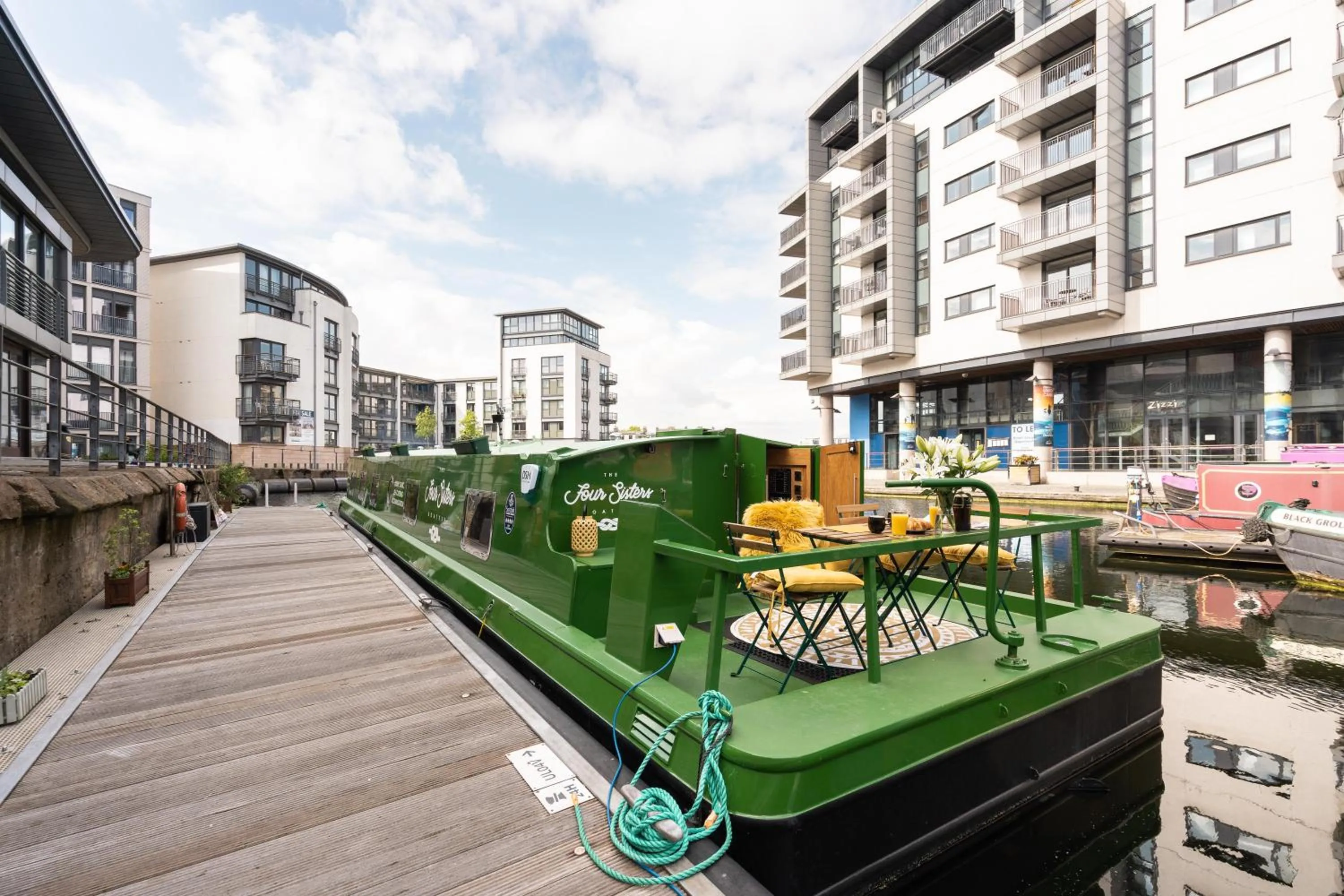 Seating area in Edinburgh - Houseboats