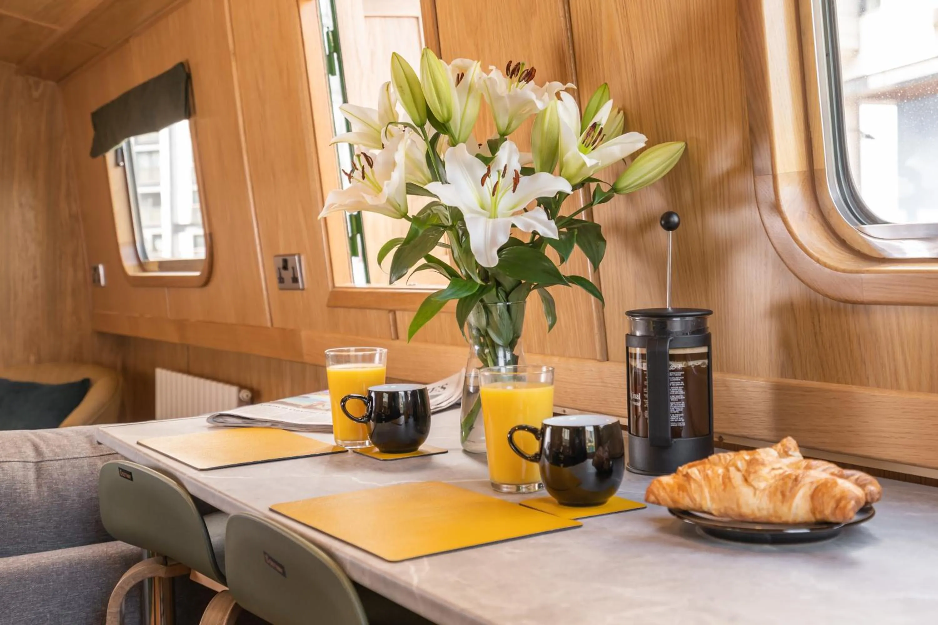 Kitchen or kitchenette in Edinburgh - Houseboats