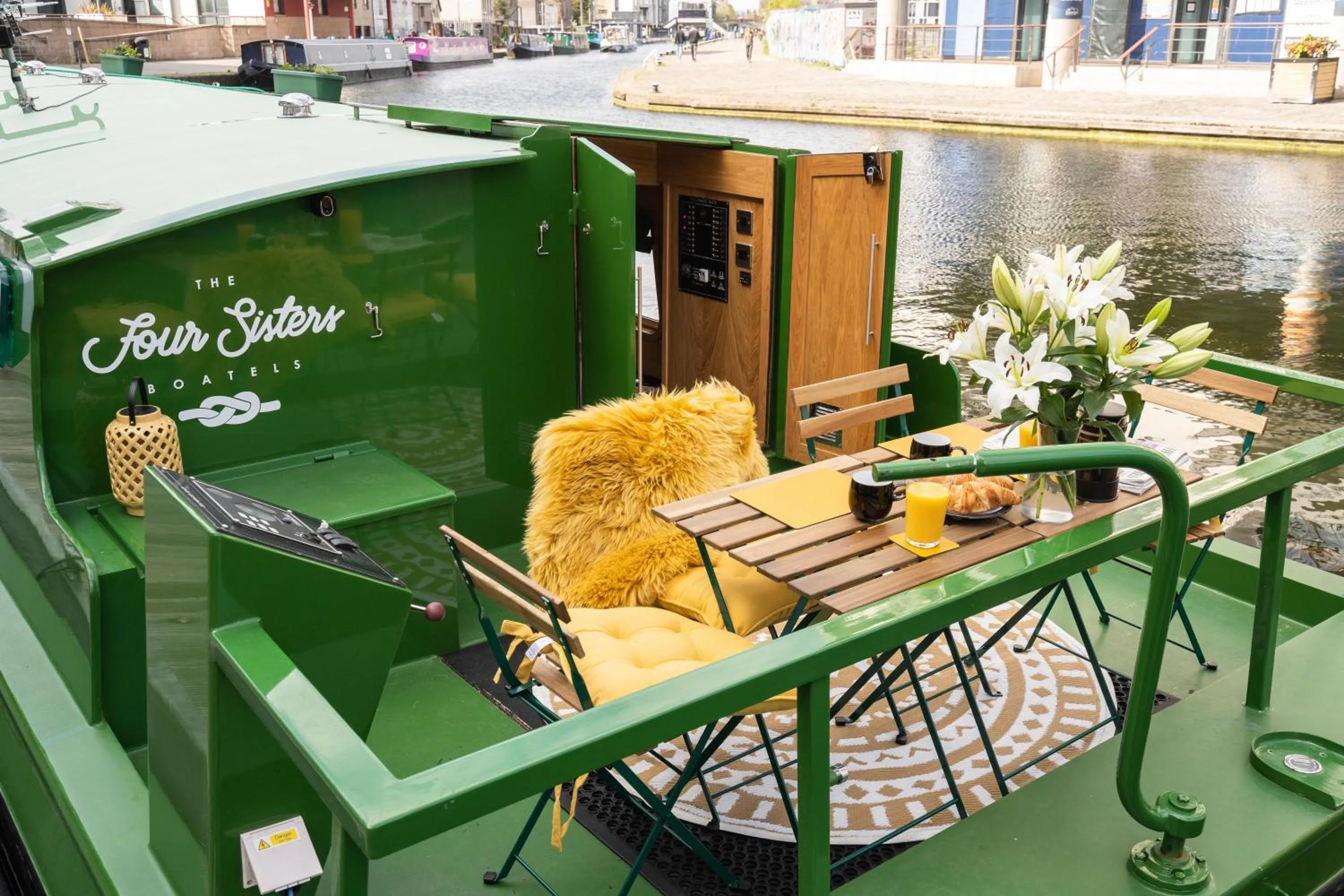 Seating area in Edinburgh - Houseboats